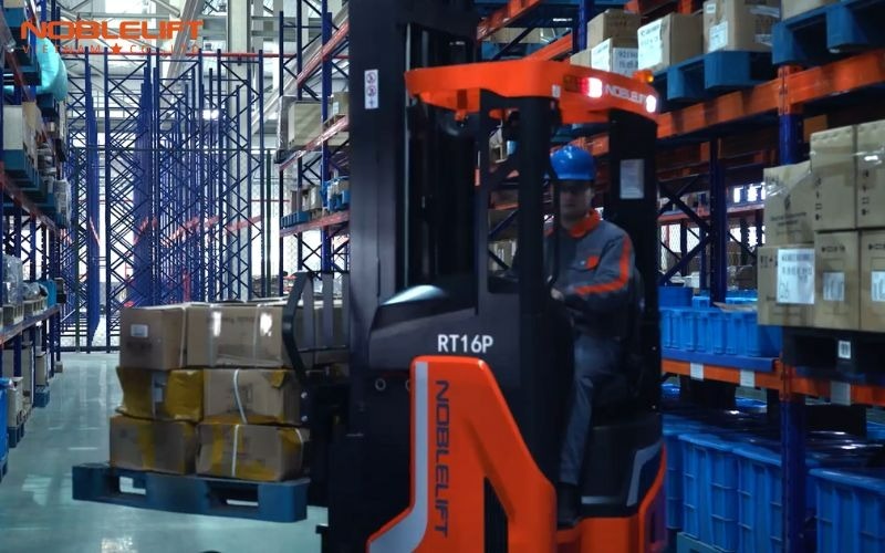 quy-trinh-van-hanh-xe-nang-reach-truck-2