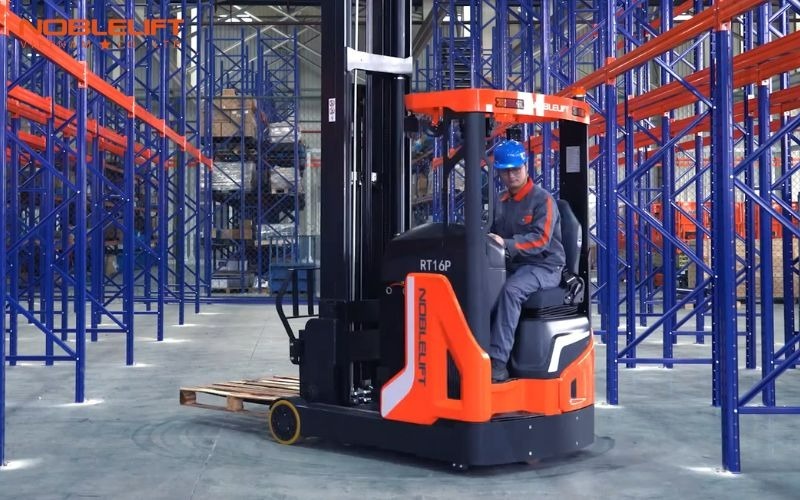 quy-trinh-van-hanh-xe-nang-reach-truck-4