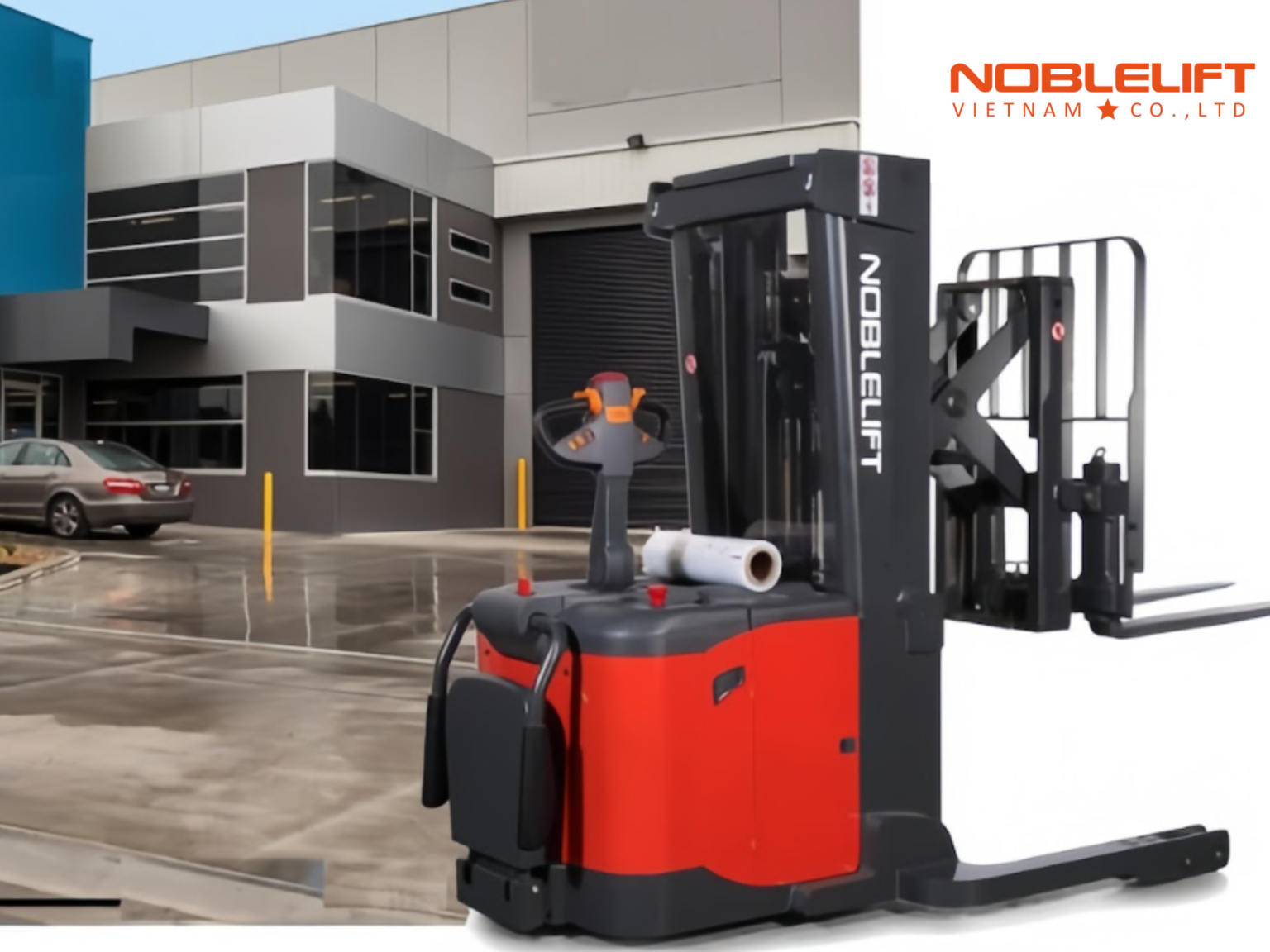 Tối Ưu Kho Hẹp Với Xe Nâng Điện Đứng Lái 2 Tấn!