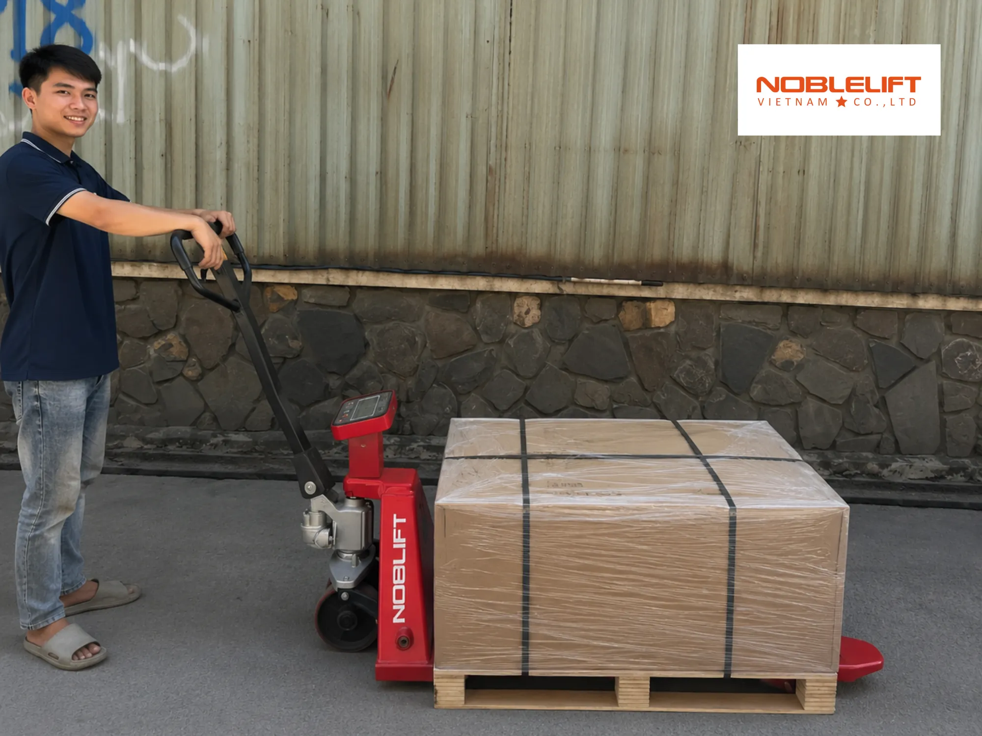 Chọn chất liệu bánh xe không để lại vết theo 4 tiêu chuẩn chọn xe nâng tay đạt chuẩn xuất khẩu