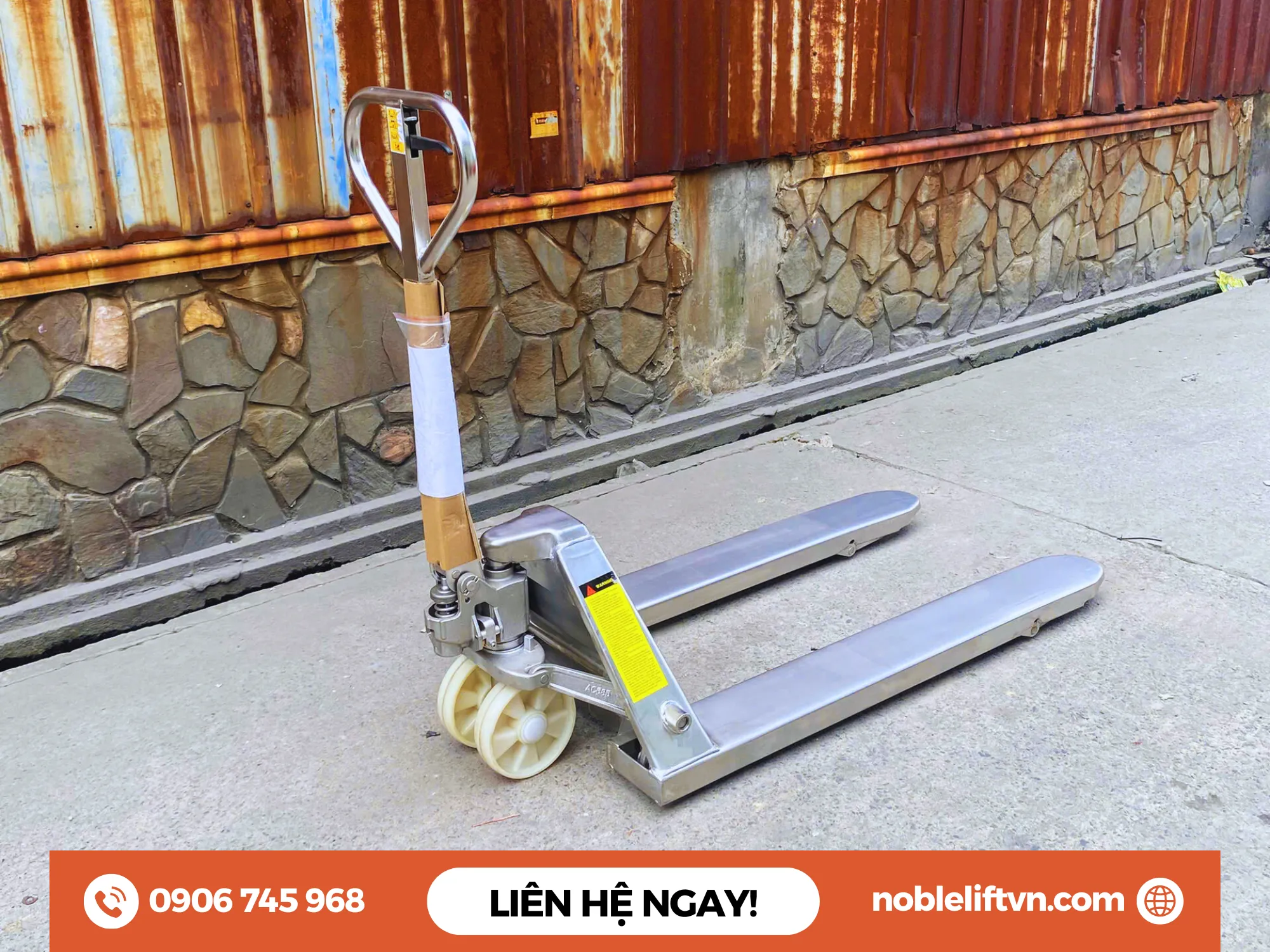 Xe nâng tay inox 2500kg ACS25 Noblelift càng rộng bánh nylon – Giải pháp nâng hạ hàng hóa dễ dàng và bền bỉ