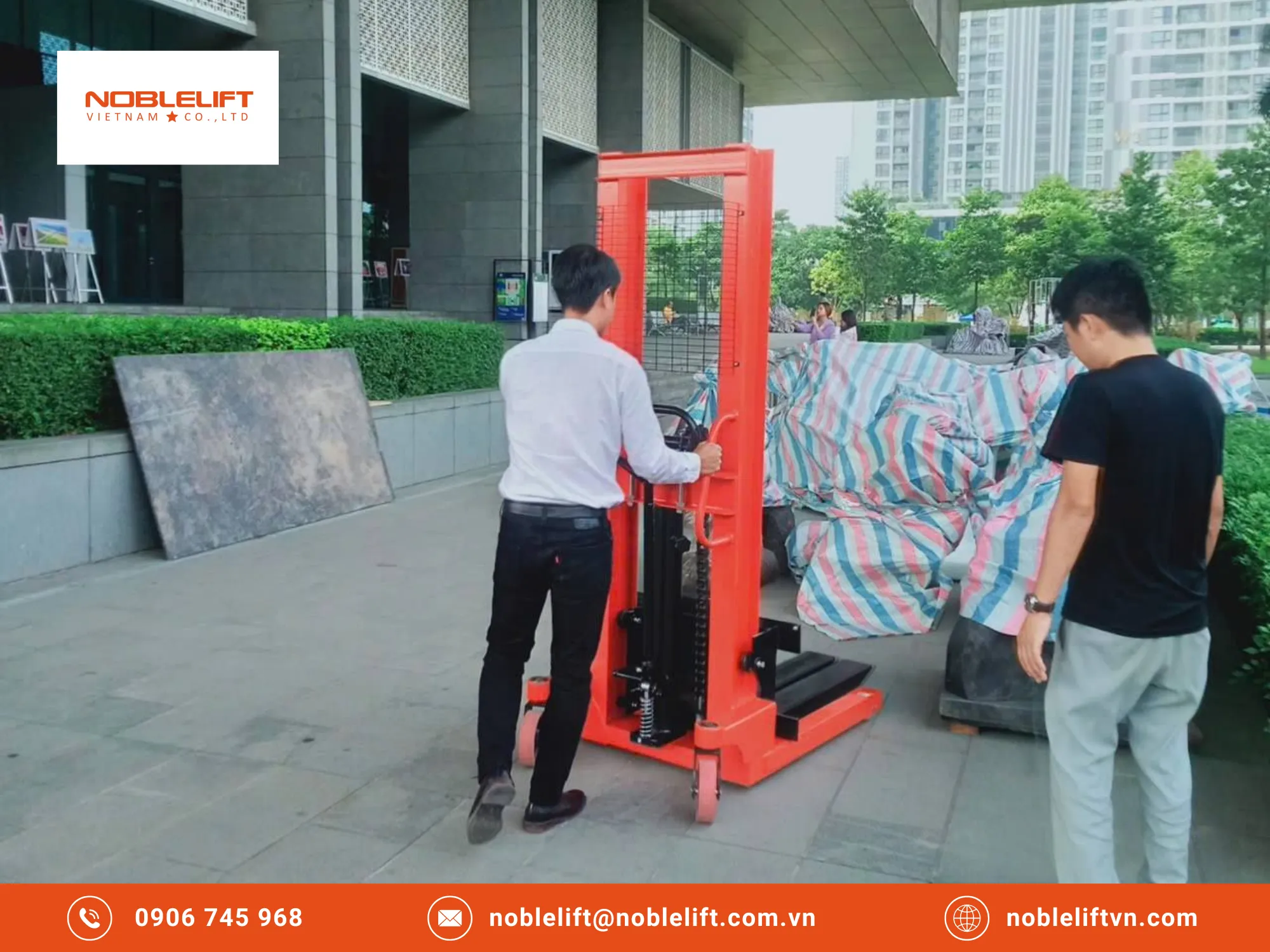 Độ Bền Xe Nâng Noblelift Khi Chạy Liên Tục Thể Hiện Qua Sức Mạnh Động Cơ & Hệ Thống Truyền Động