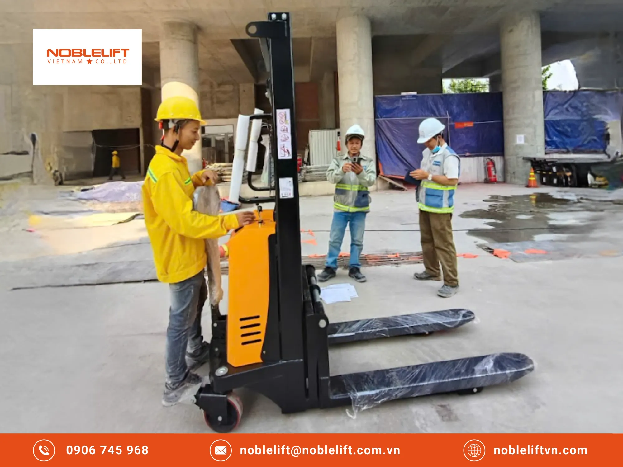 Review Hiệu Suất Xe Nâng Noblelift Khi Di Chuyển Trong Lối Đi Hẹp