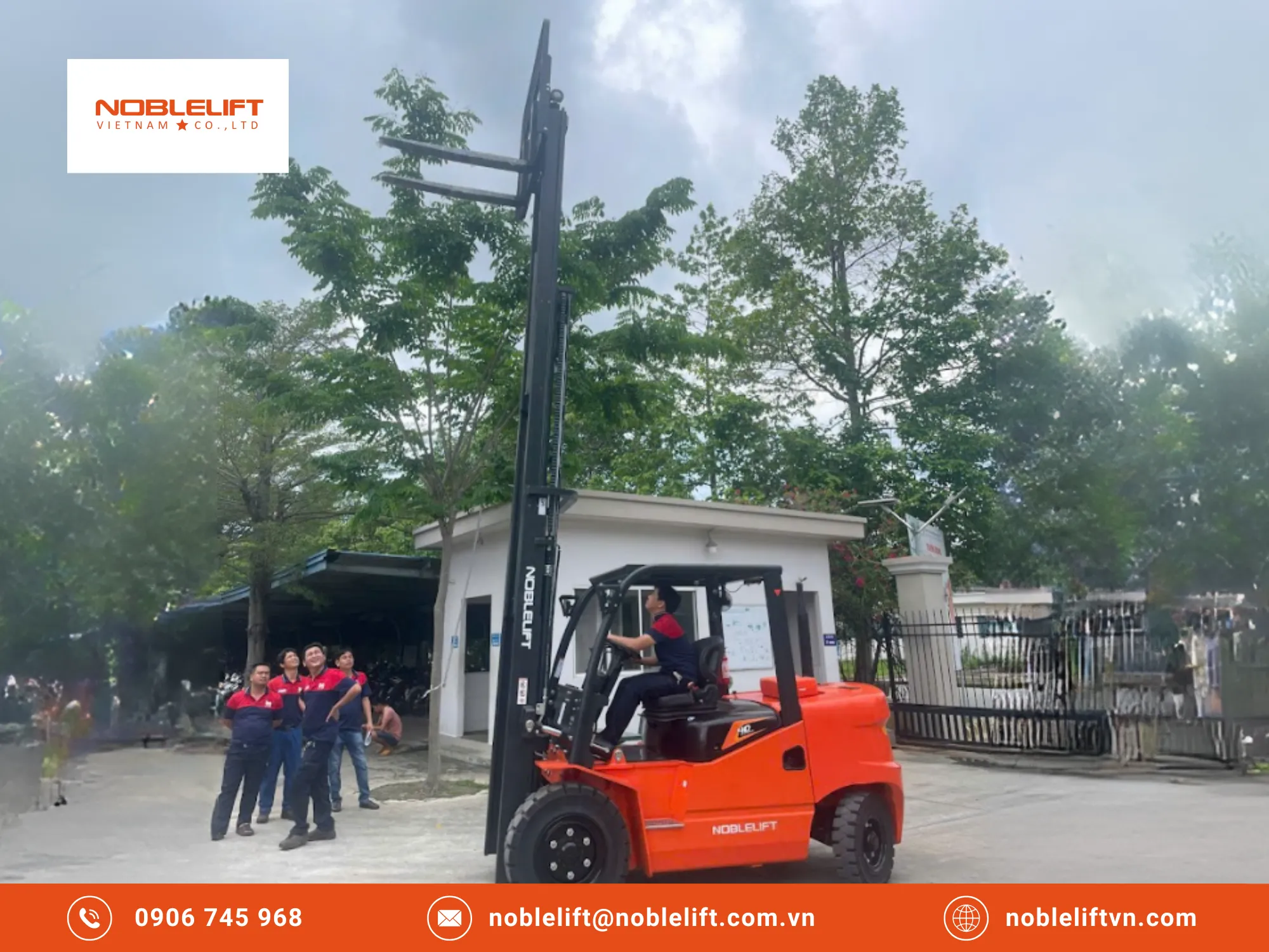 Review Hiệu Suất Xe Nâng Noblelift Khi Nâng Hạ Hàng Trong Kho Hẹp