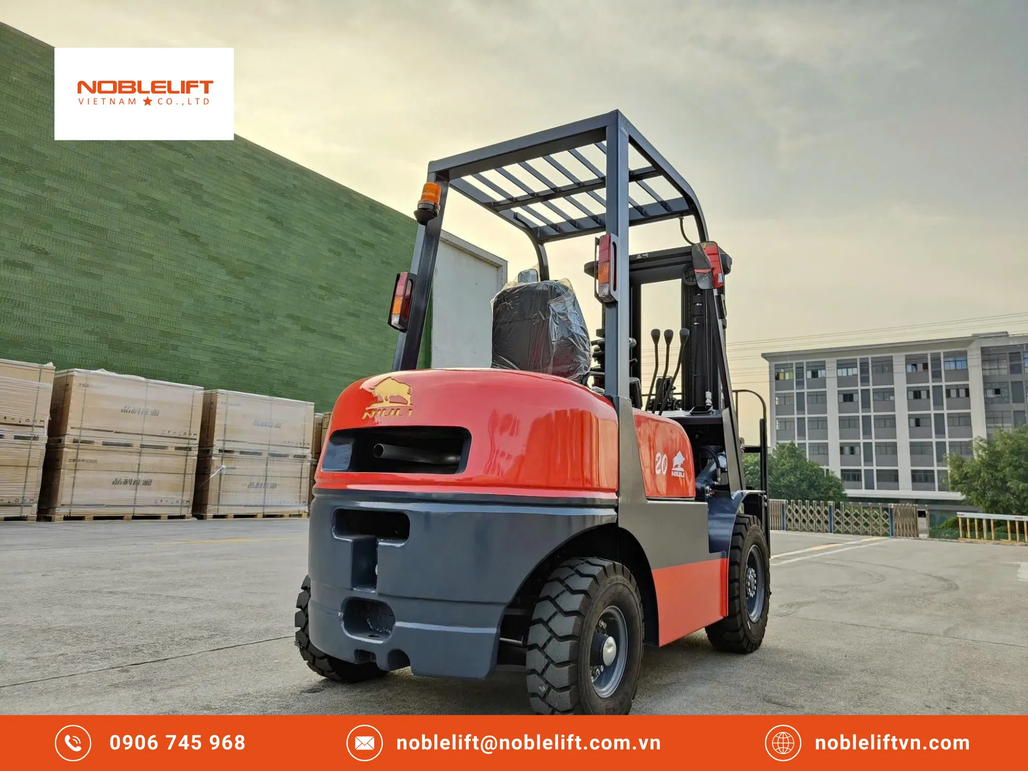 Tối Ưu Khả Năng Di Chuyển Trong Lối Đi Hẹp Bằng Tips Chọn Đúng Loại Xe Nâng Phù Hợp