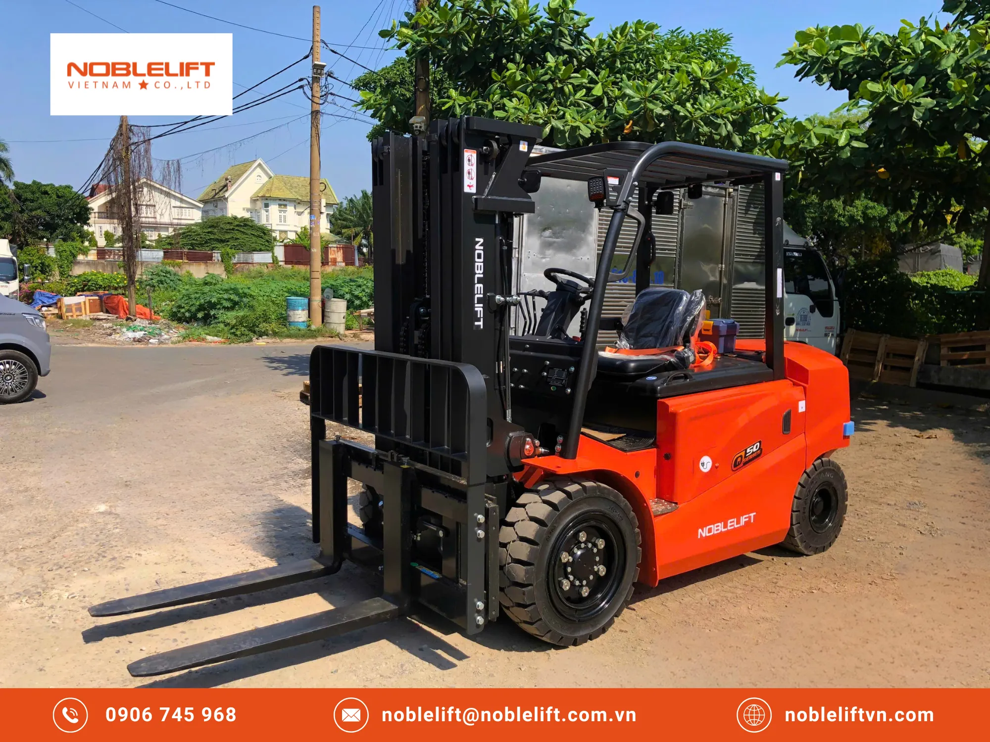 Tại sao Xe nâng điện ngồi lái giúp tối ưu hóa hiệu suất hơn các dòng xe đứng lái?