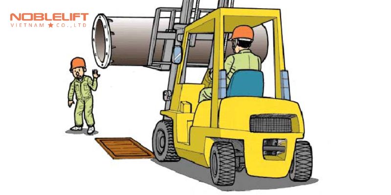Đảm bảo an toàn xe nâng giúp bảo vệ người và hàng hóa