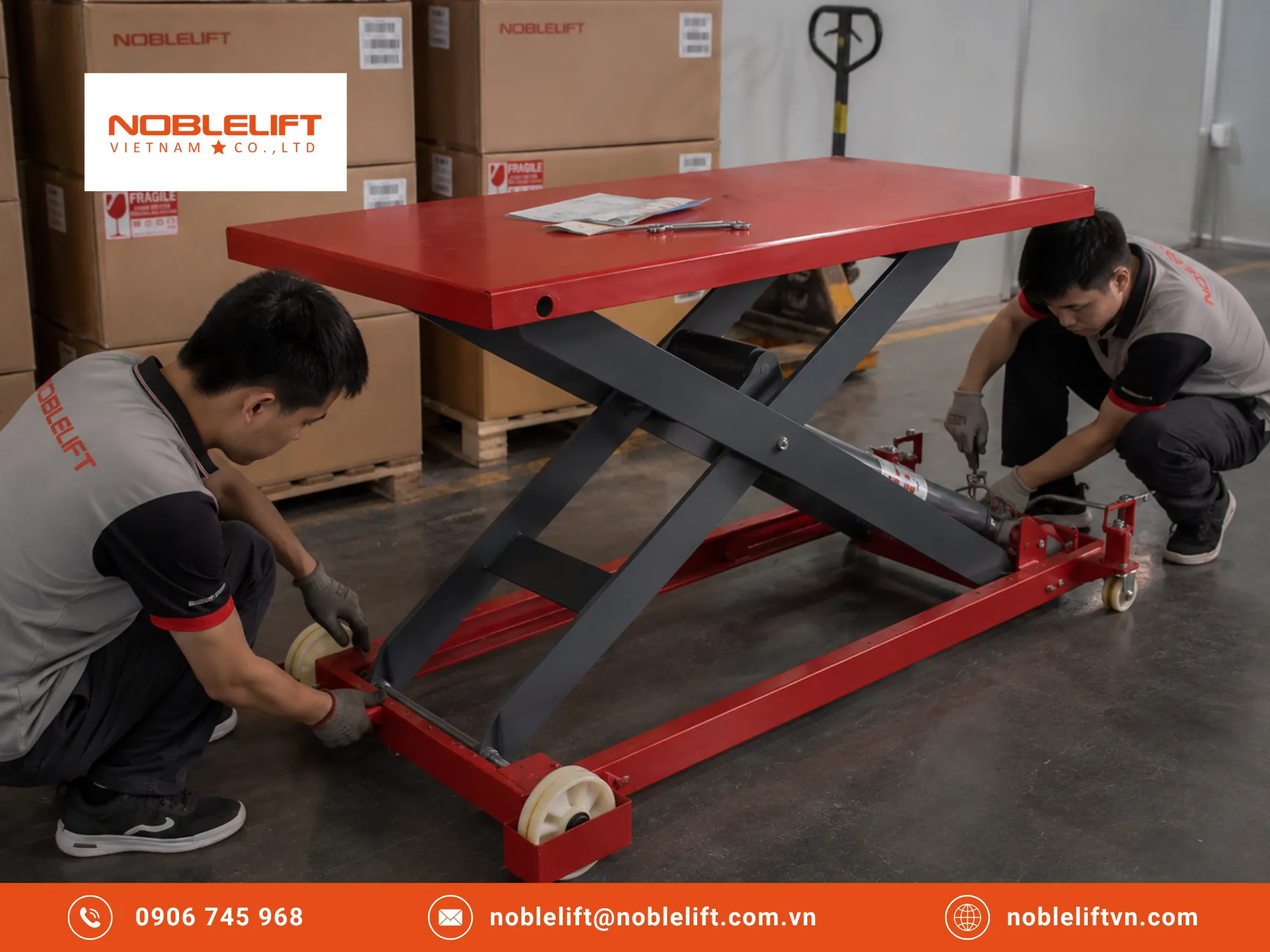 Kiểm tra ty ben và phốt khi bảo trì hệ thống thủy lực xe nâng mặt bàn