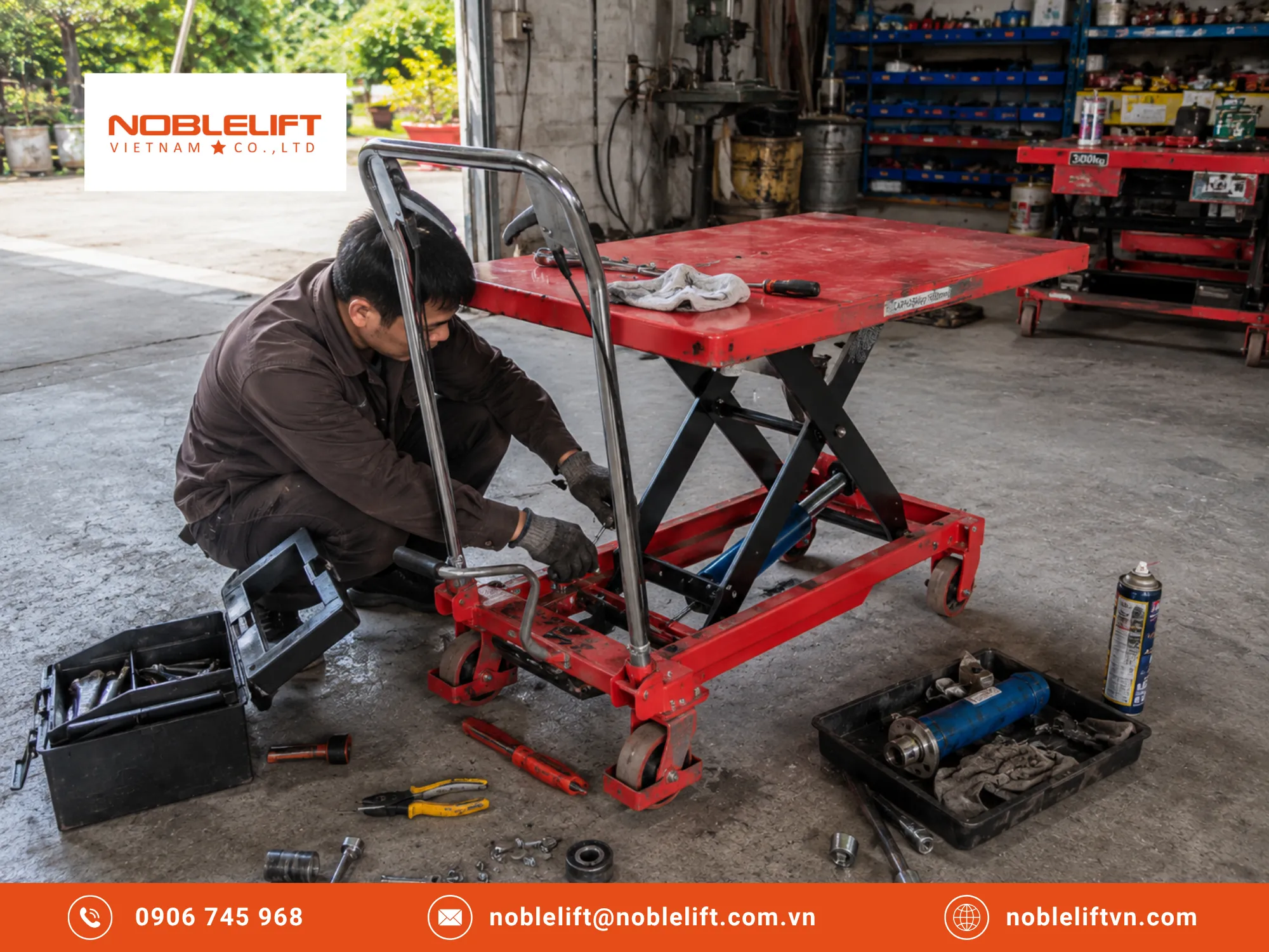 Bảo dưỡng các khớp nối khi bảo trì hệ thống thủy lực xe nâng mặt bàn