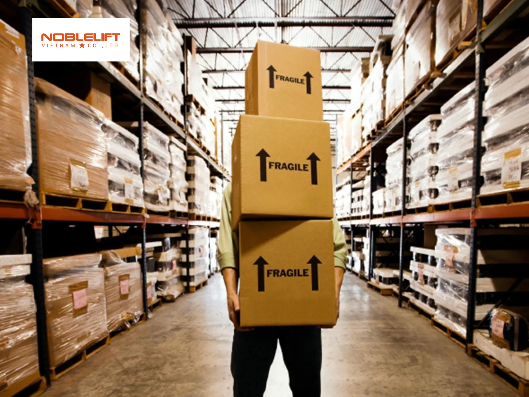 Đặc thù kho thực phẩm ảnh hưởng đến việc chọn xe nâng tay hay xe nâng điện