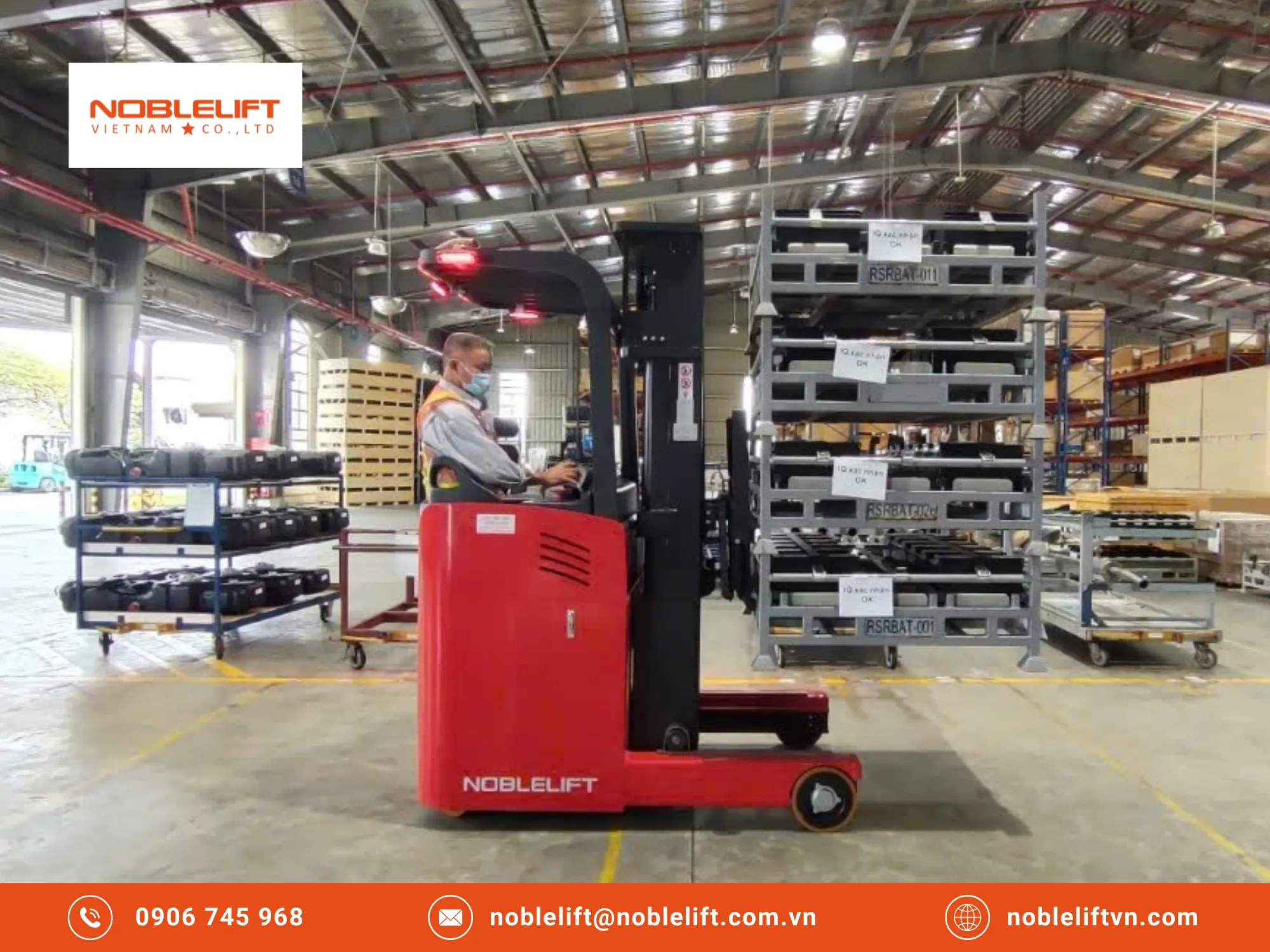 Khám phá công nghệ tiên tiến từ xe nâng điện reach truck trong việc tối ưu diện tích kho