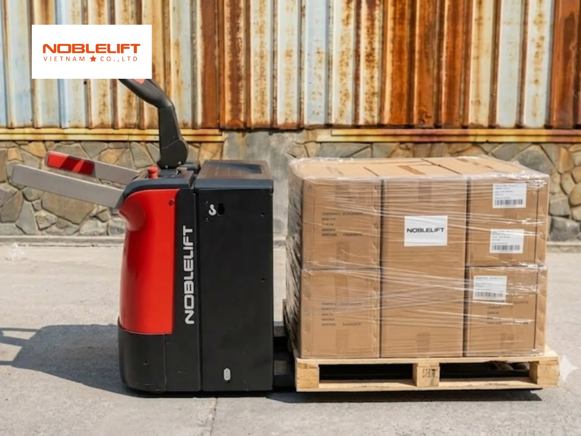 Đạt hiệu suất xuất kho nhờ xe nâng điện thấp dắt bộ linh hoạt