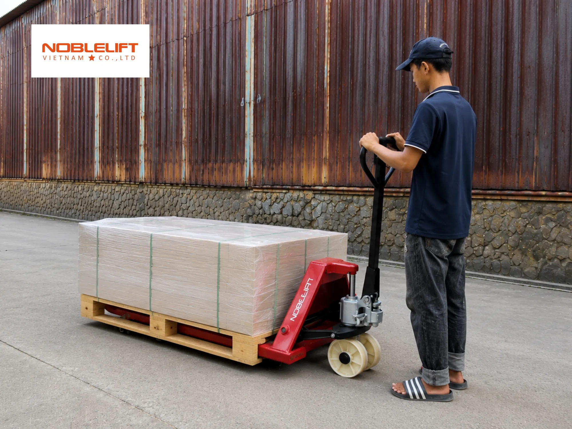 Giải pháp kéo pallet 5 tấn bằng xe nâng tay thủy lực khung thép đúc