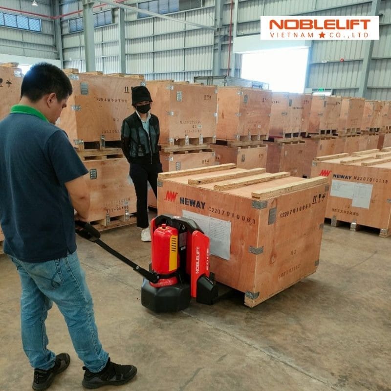 mua-xe-nang-dien-thap-tai-tphcm-2