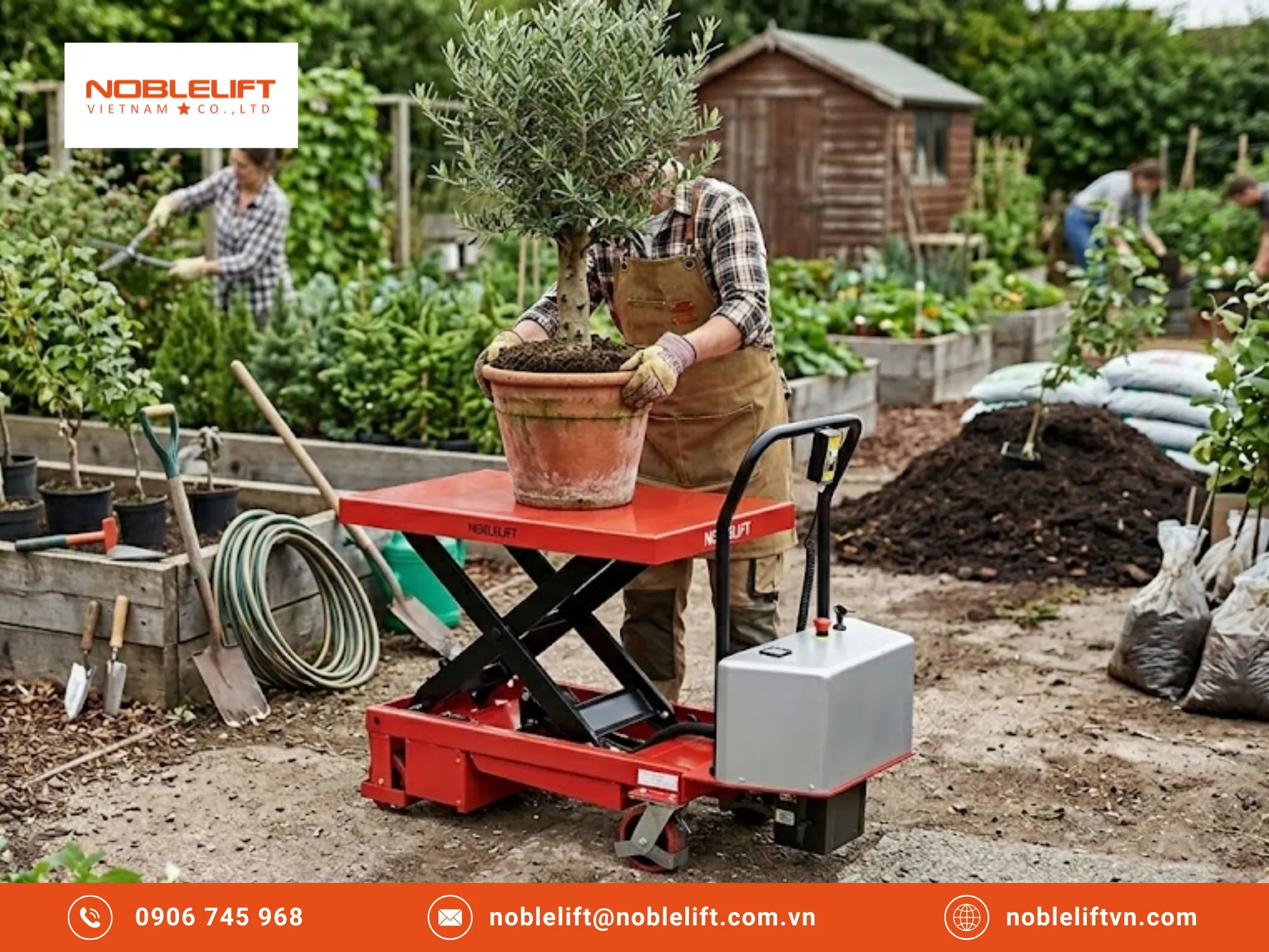 Hỗ trợ nâng hạ khuôn mẫu bằng xe nâng mặt bàn thủy lực 1000kg