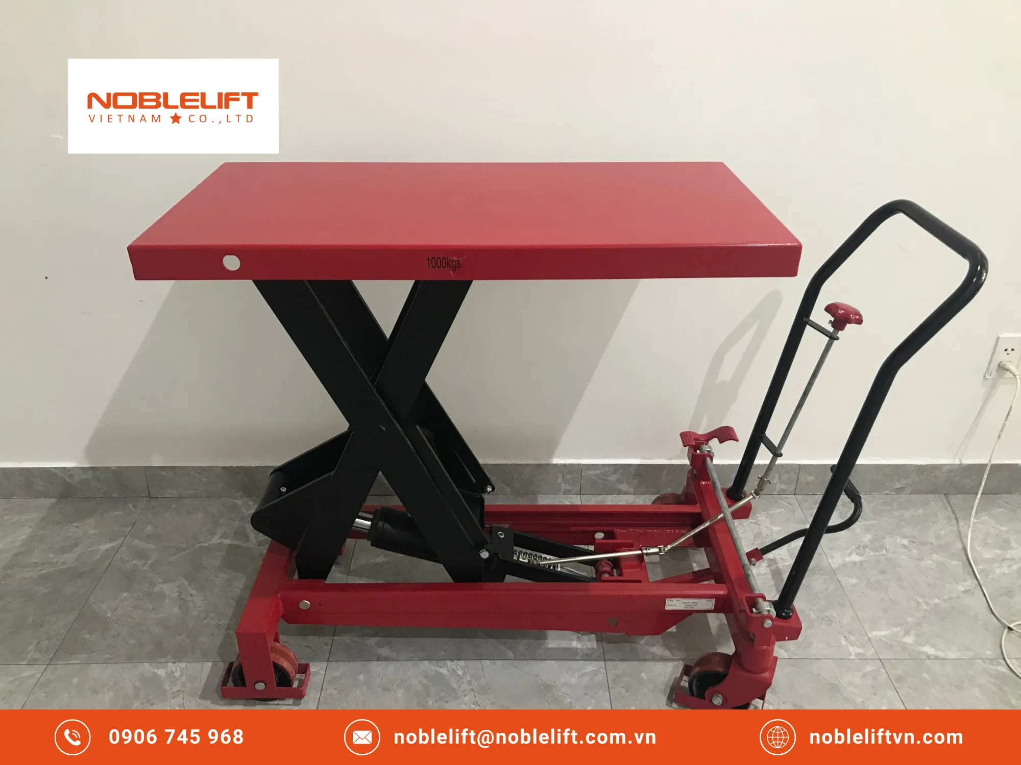 Quy trình an toàn khi nâng hạ khuôn mẫu bằng xe nâng mặt bàn thủy lực