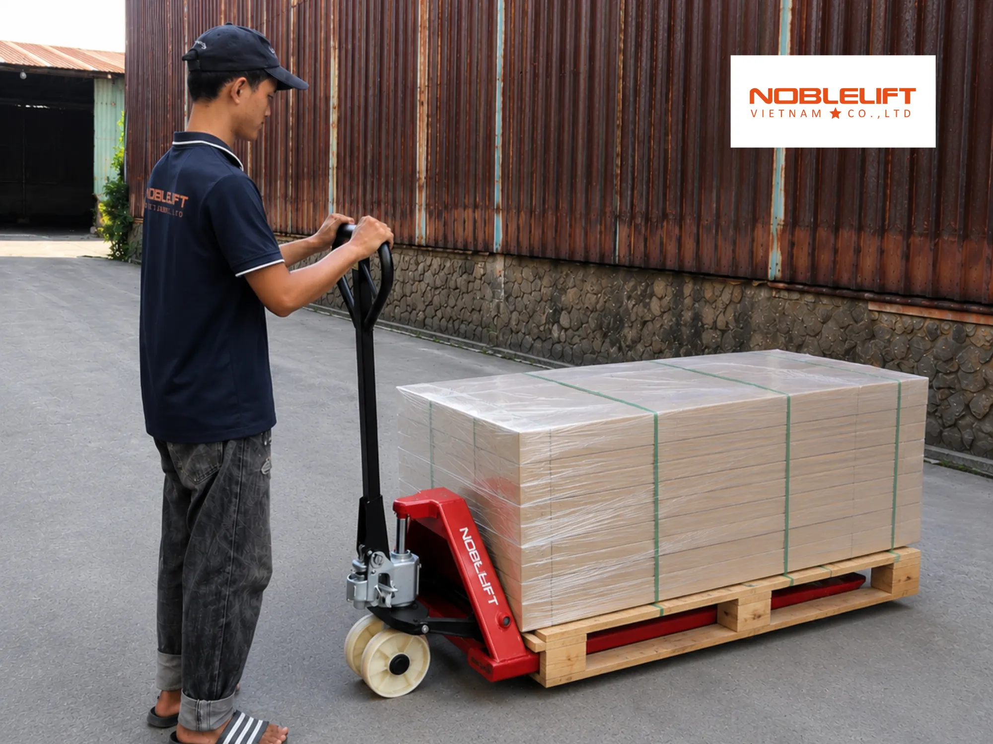 Cơ chế nâng tối ưu giúp tăng tốc độ bốc xếp nhờ xe nâng tay thủy lực