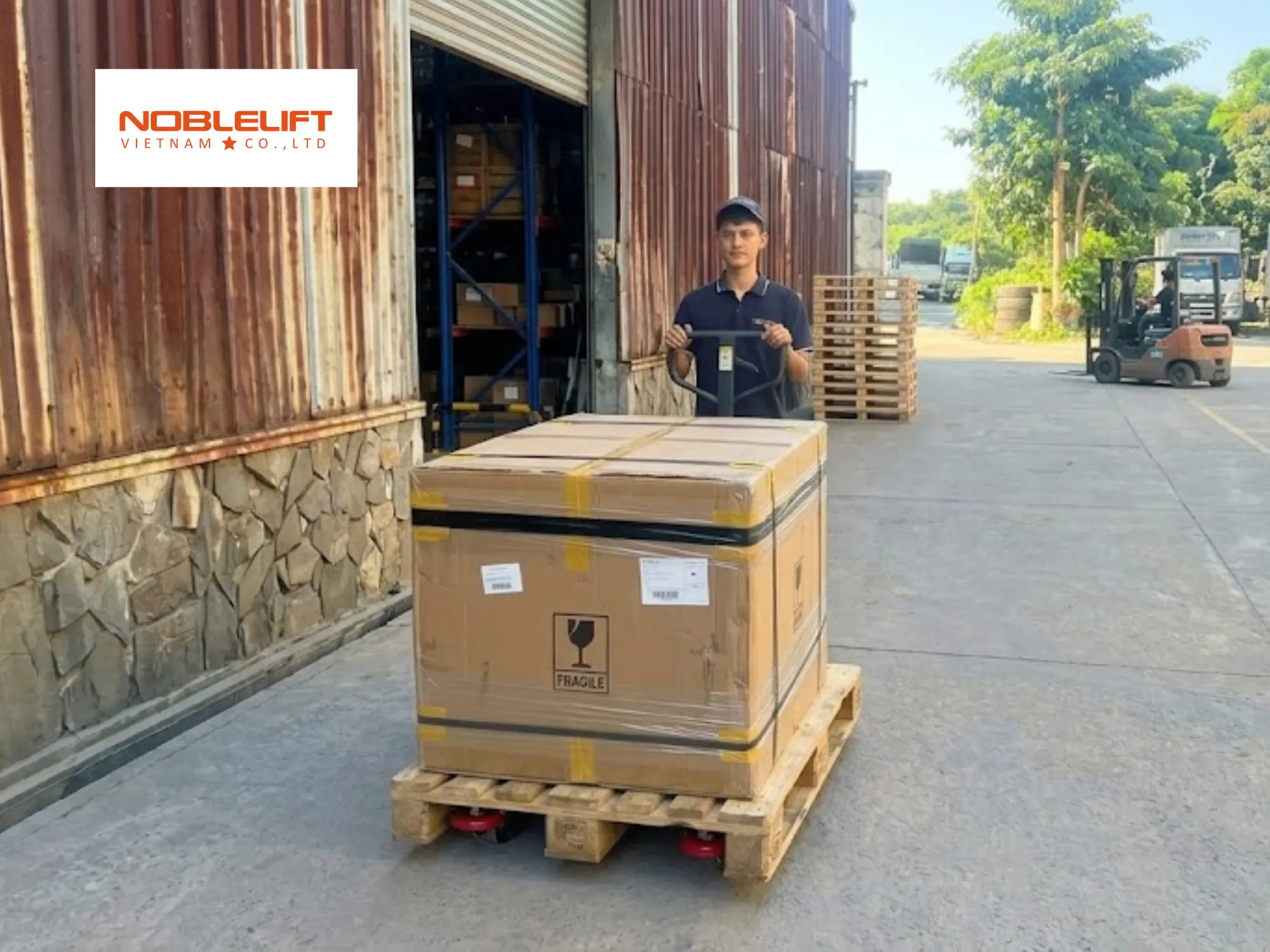 Kết cấu bánh xe hỗ trợ tăng tốc độ bốc xếp nhờ xe nâng tay kho bãi
