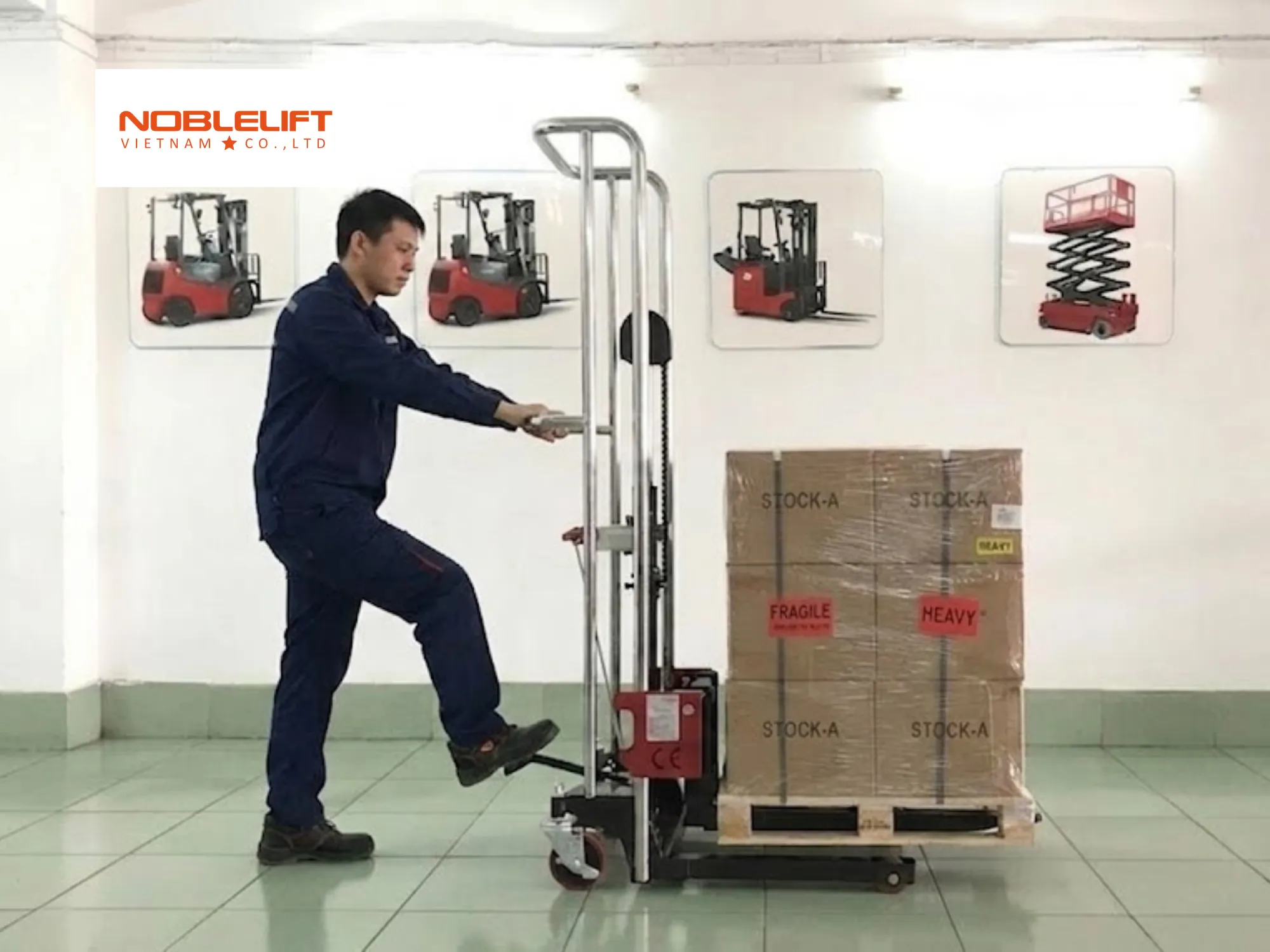 Giải pháp tối ưu chiều cao kho nhờ xe nâng tay cao cho kệ đa tầng