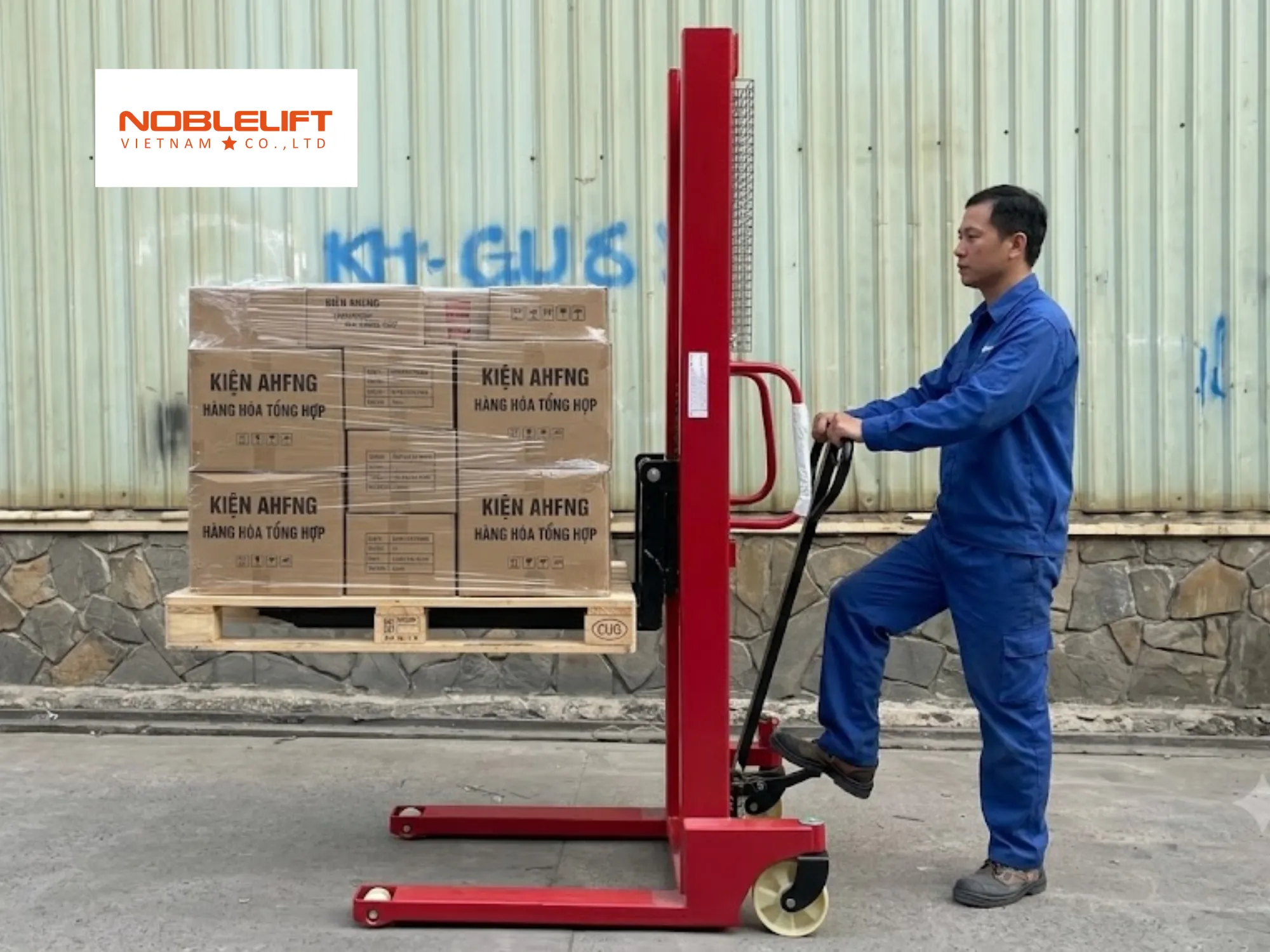 Cơ chế vận hành giúp tối ưu chiều cao kho nhờ xe nâng tay cao thủy lực