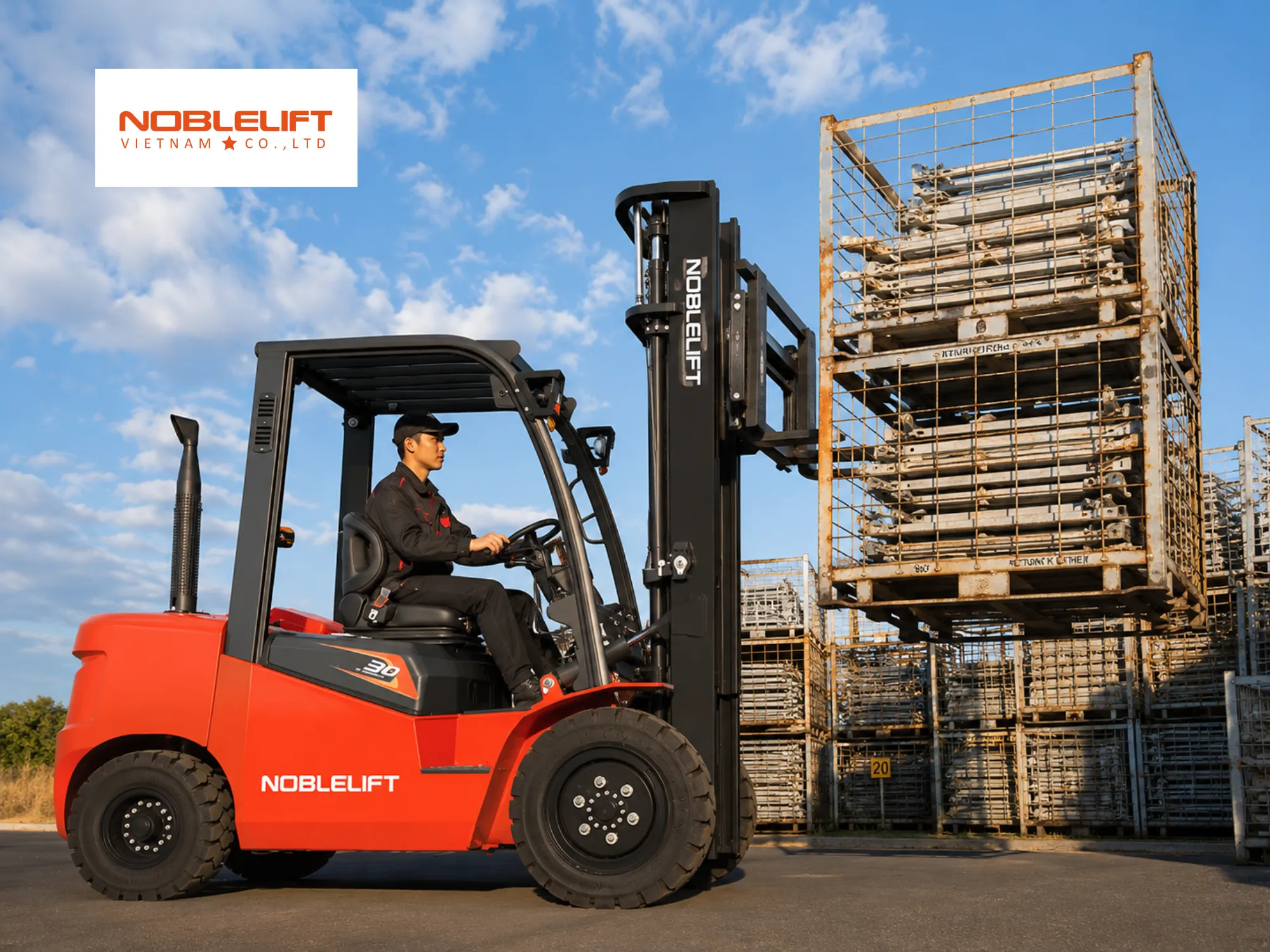 Kháng thời tiết tốt là ưu điểm của xe nâng dầu ngồi lái ngoài trời