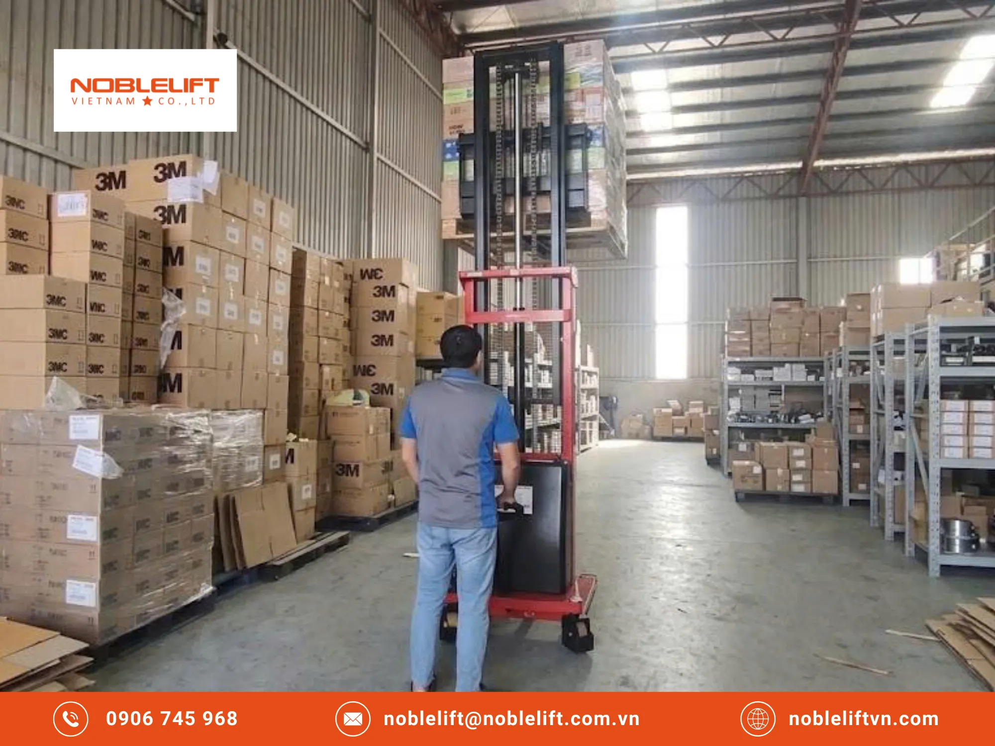 Quy trình vận hành "1 người 1 xe" khi xe nâng bán tự động giải phóng sức lao động