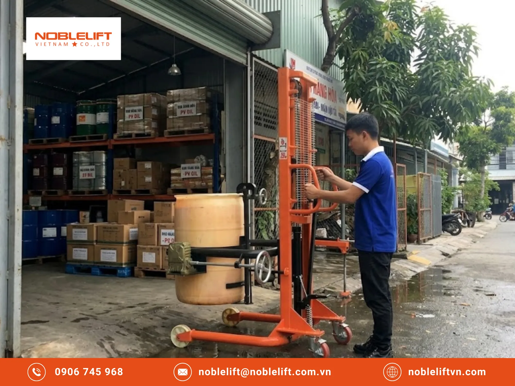 Kiểm soát dòng chảy tuyệt đối với xe nâng đẩy phuy chiết rót hóa chất Noblelift