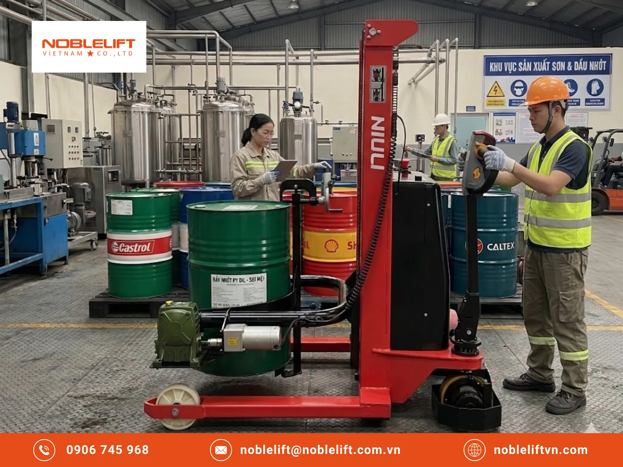 Xe nâng đẩy phuy chiết rót hóa chất: Giải pháp ngăn ngừa tia lửa điện trong môi trường dung môi