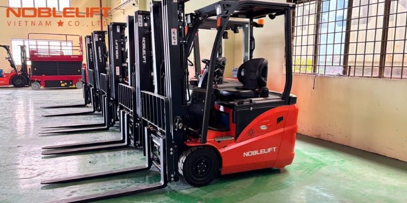 Nắm rõ ưu và nhược điểm xe nâng điện 3 bánh