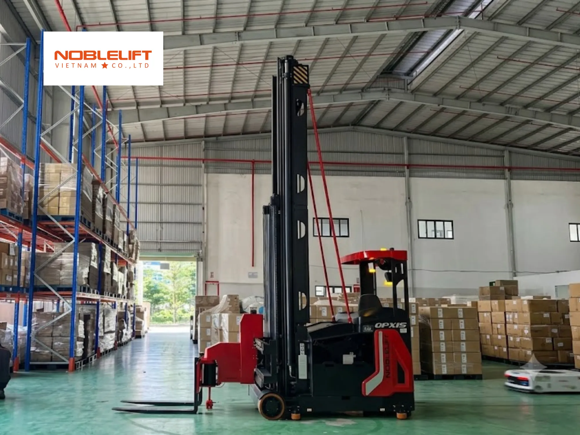 Tiết kiệm điện nhờ xe nâng điện Noblelift công nghệ Lithium