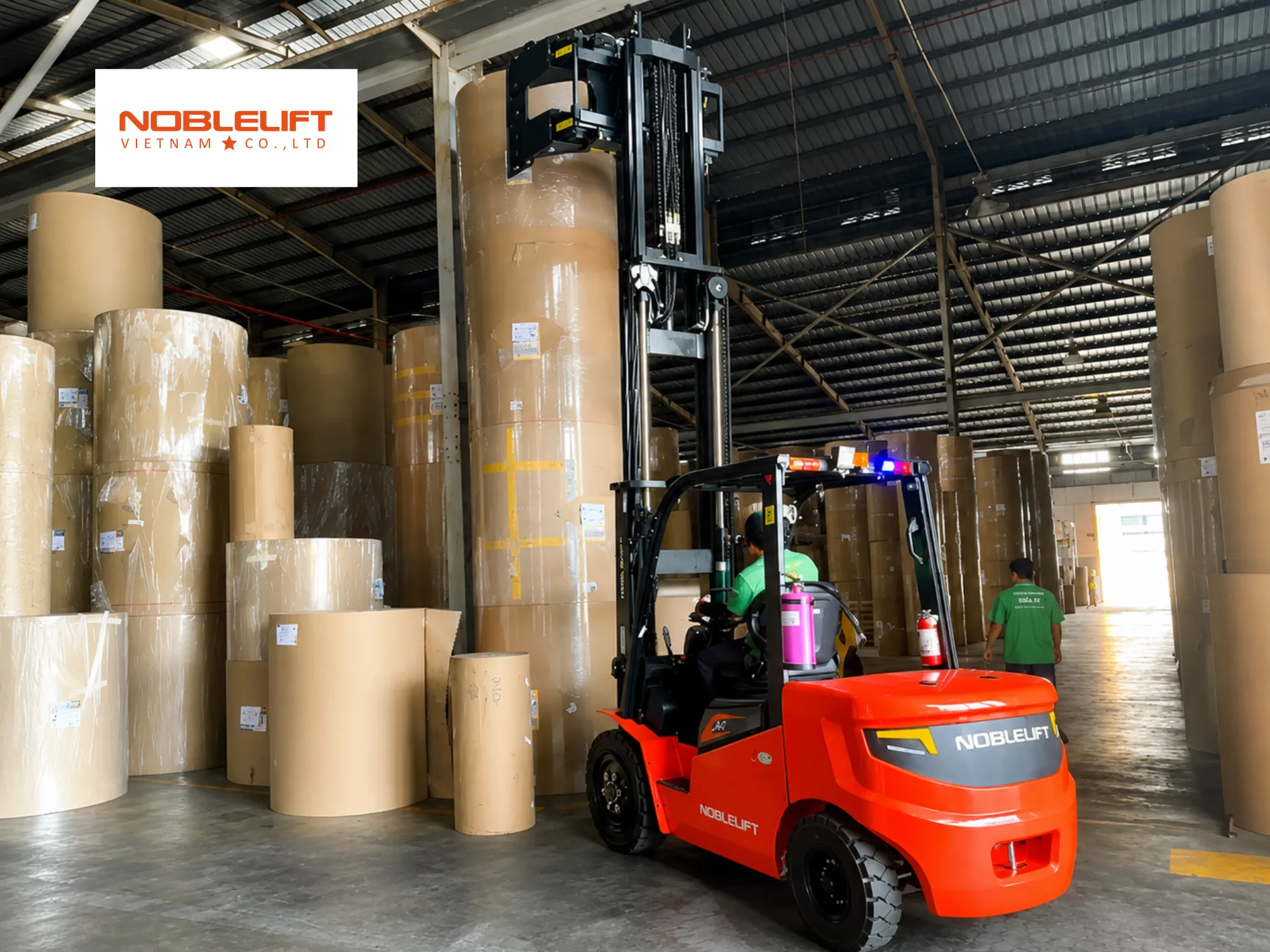 Khả năng vận hành mạnh mẽ của xe nâng điện Noblelift công nghệ Lithium