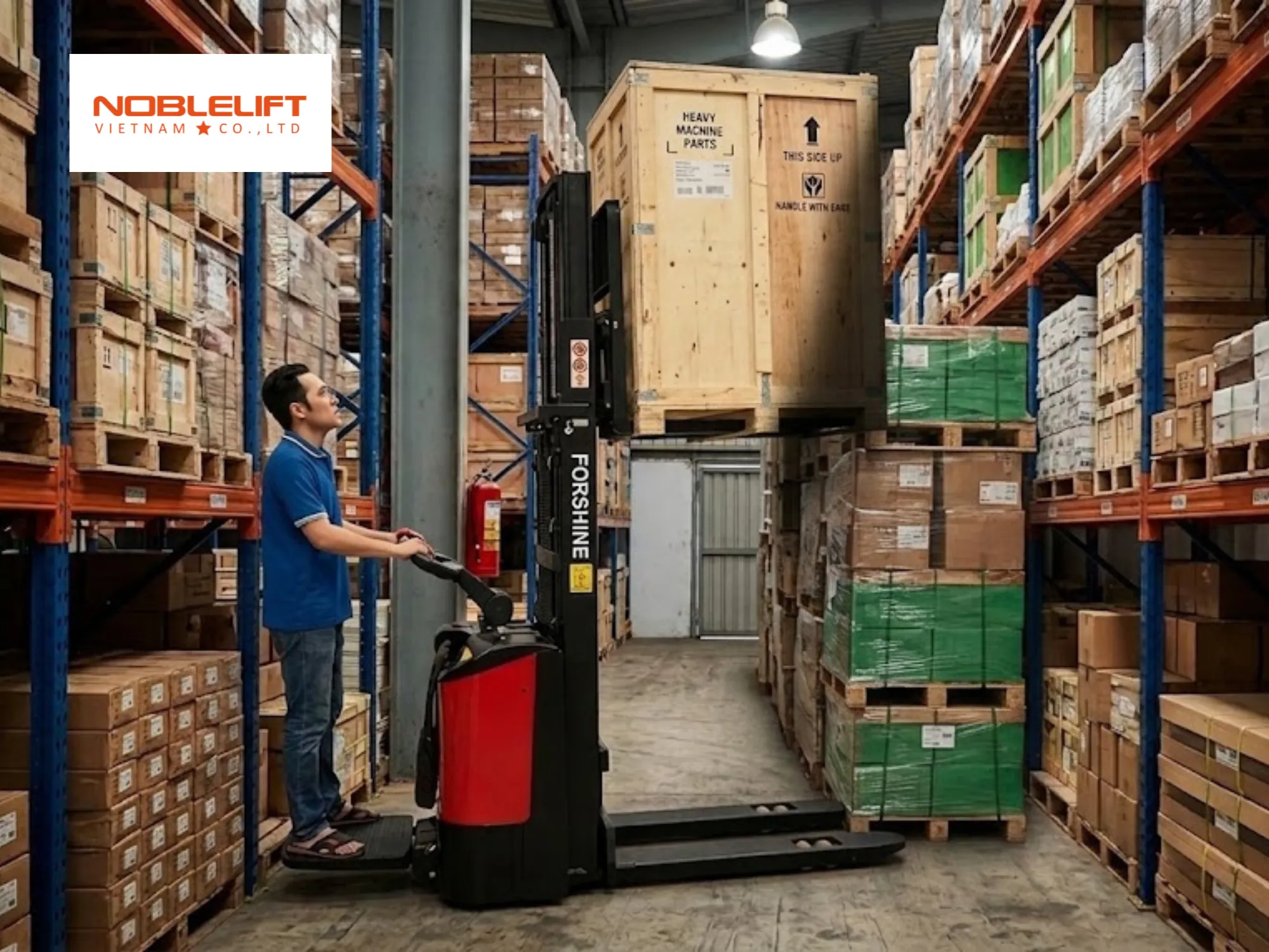 Tối ưu sức lao động cùng xe nâng điện có bệ đứng lái chạy cực nhanh