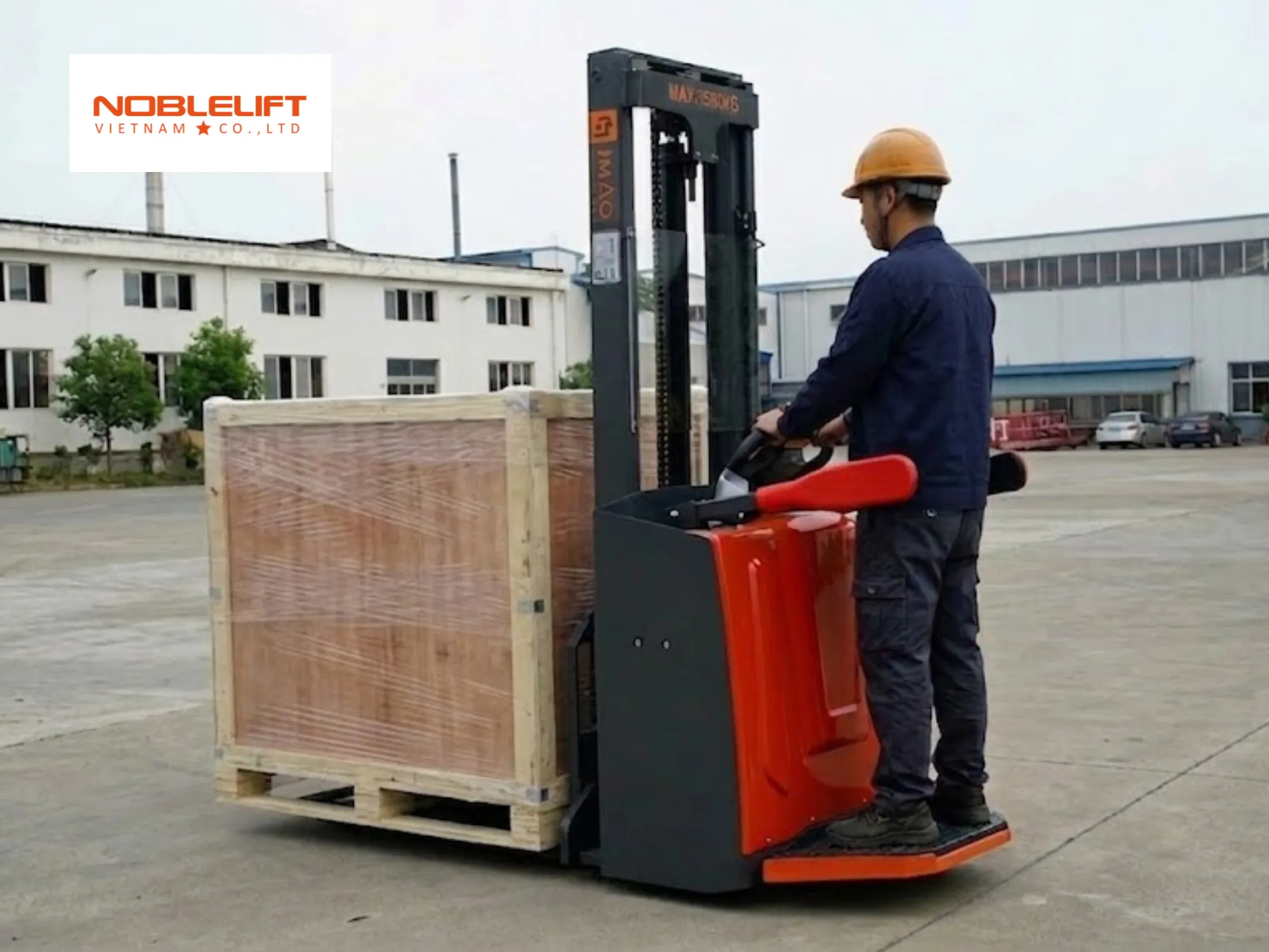 Công nghệ pin hỗ trợ xe nâng điện có bệ đứng lái chạy cực nhanh