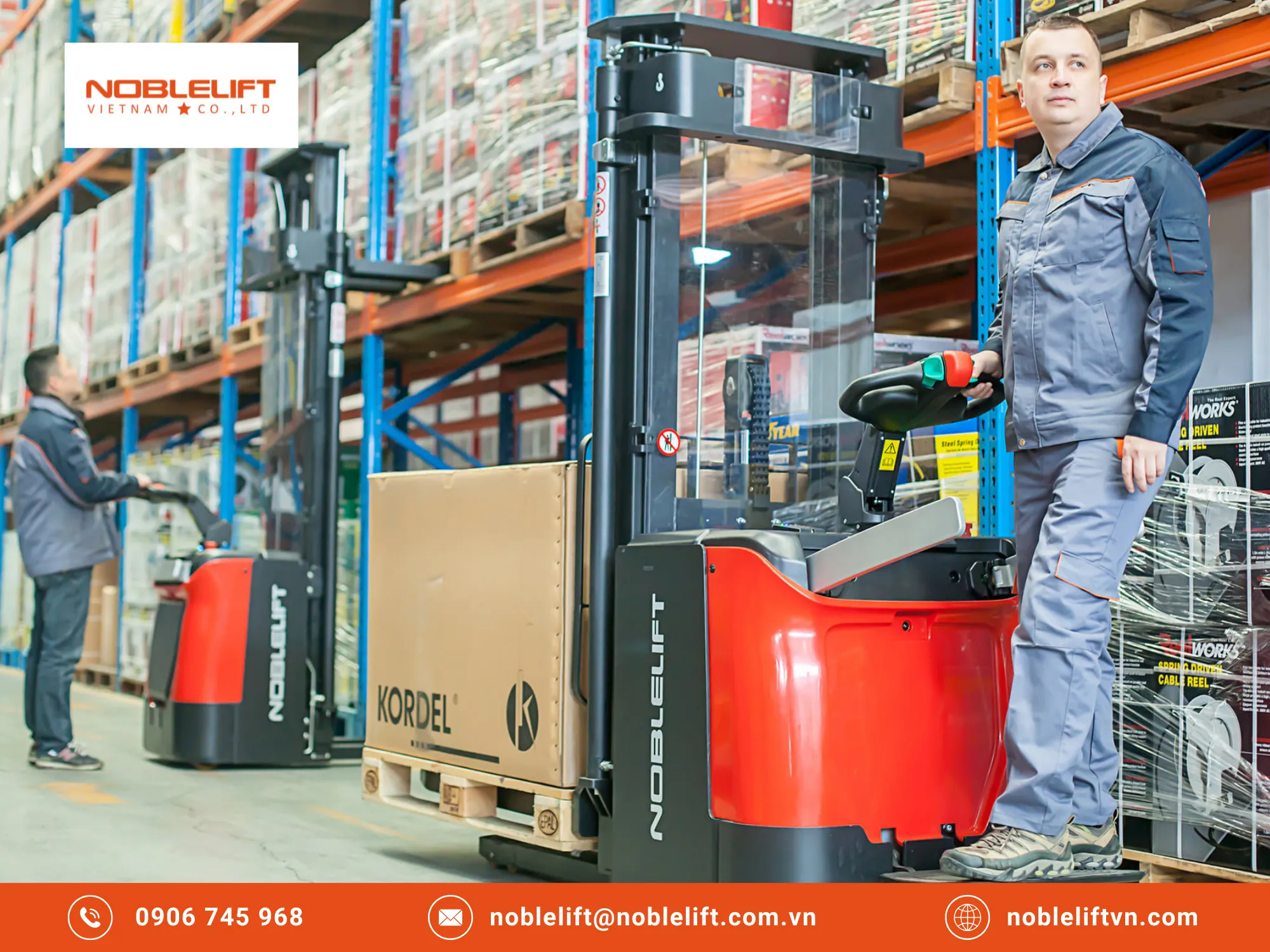 Xe nâng điện đứng lái có bệ đứng lái tốc độ cao nâng hàng cực nhanh