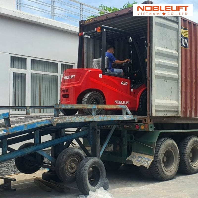 xe-nang-dien-ngoi-lai-co-de-van-hanh-khong-2