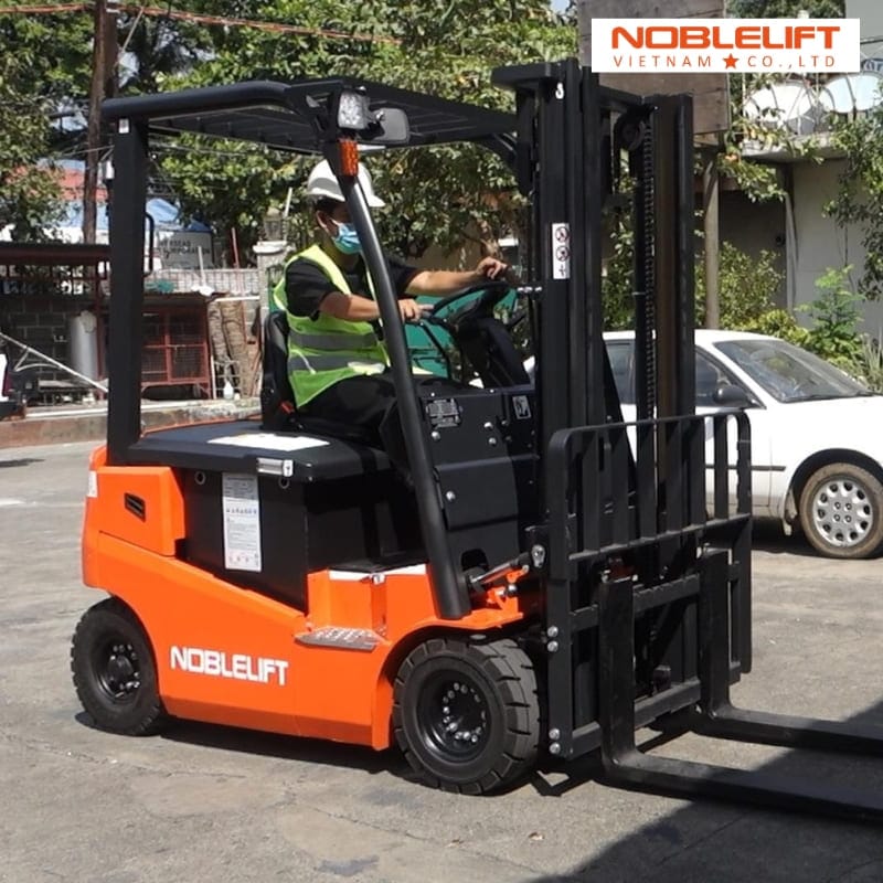 xe-nang-dien-ngoi-lai-co-de-van-hanh-khong-3