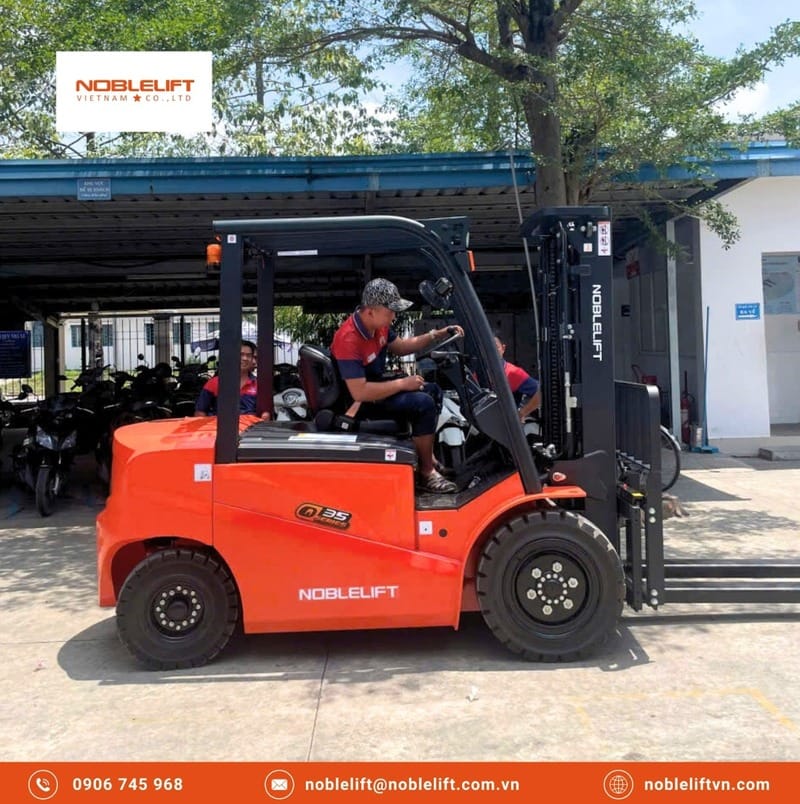 xe-nang-dien-ngoi-lai-phu-hop-cho-kho-hep-2