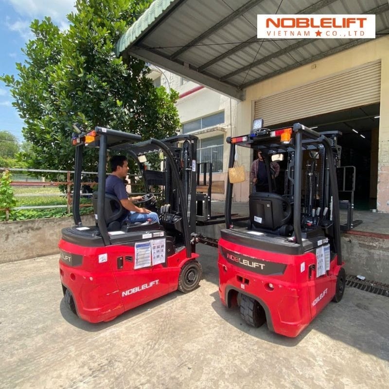 xe-nang-dien-ngoi-lai-phu-hop-cho-kho-hep-4