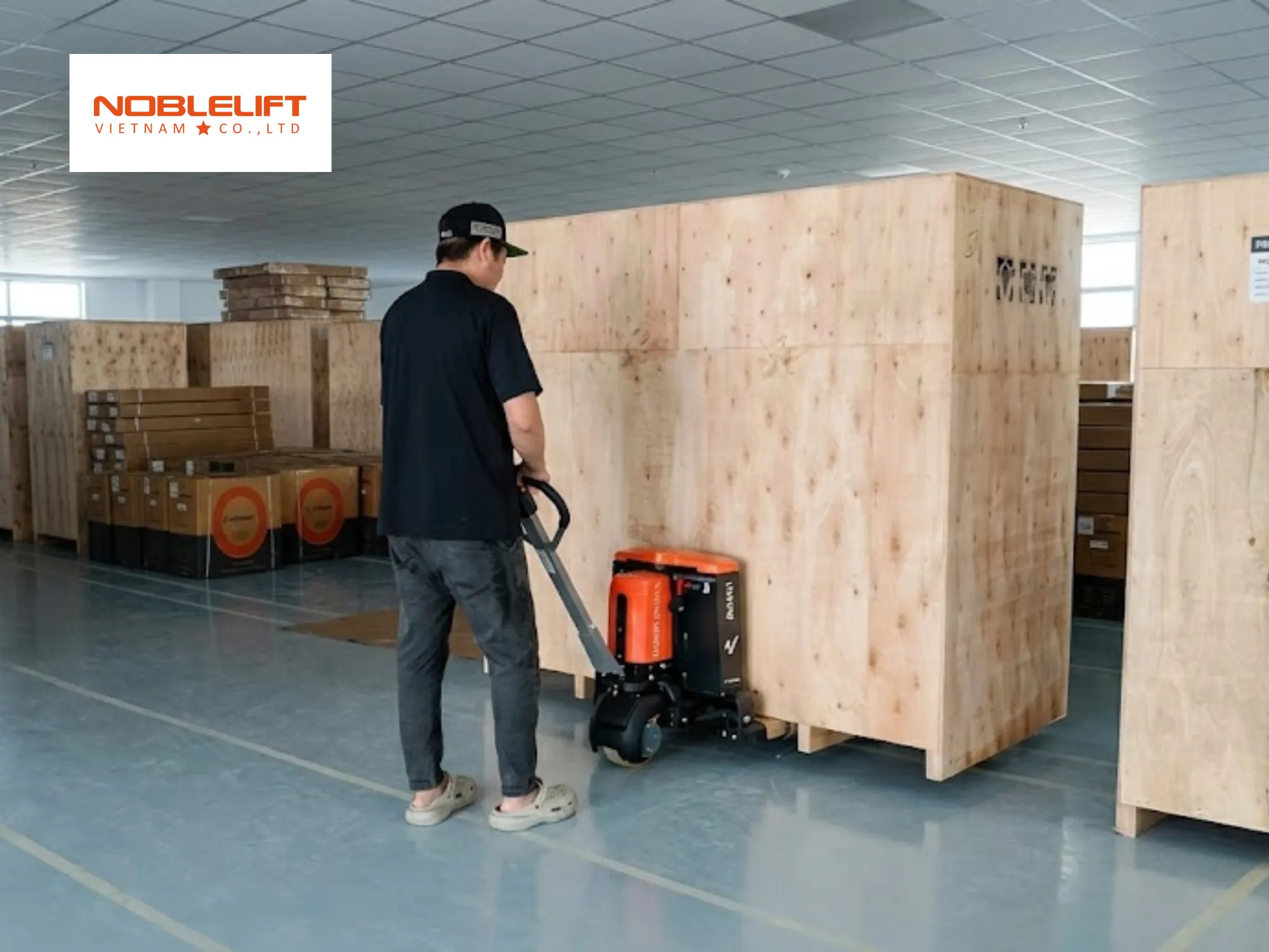 Hiệu suất pin đỉnh cao trên xe nâng điện thấp kéo hàng siêu mượt