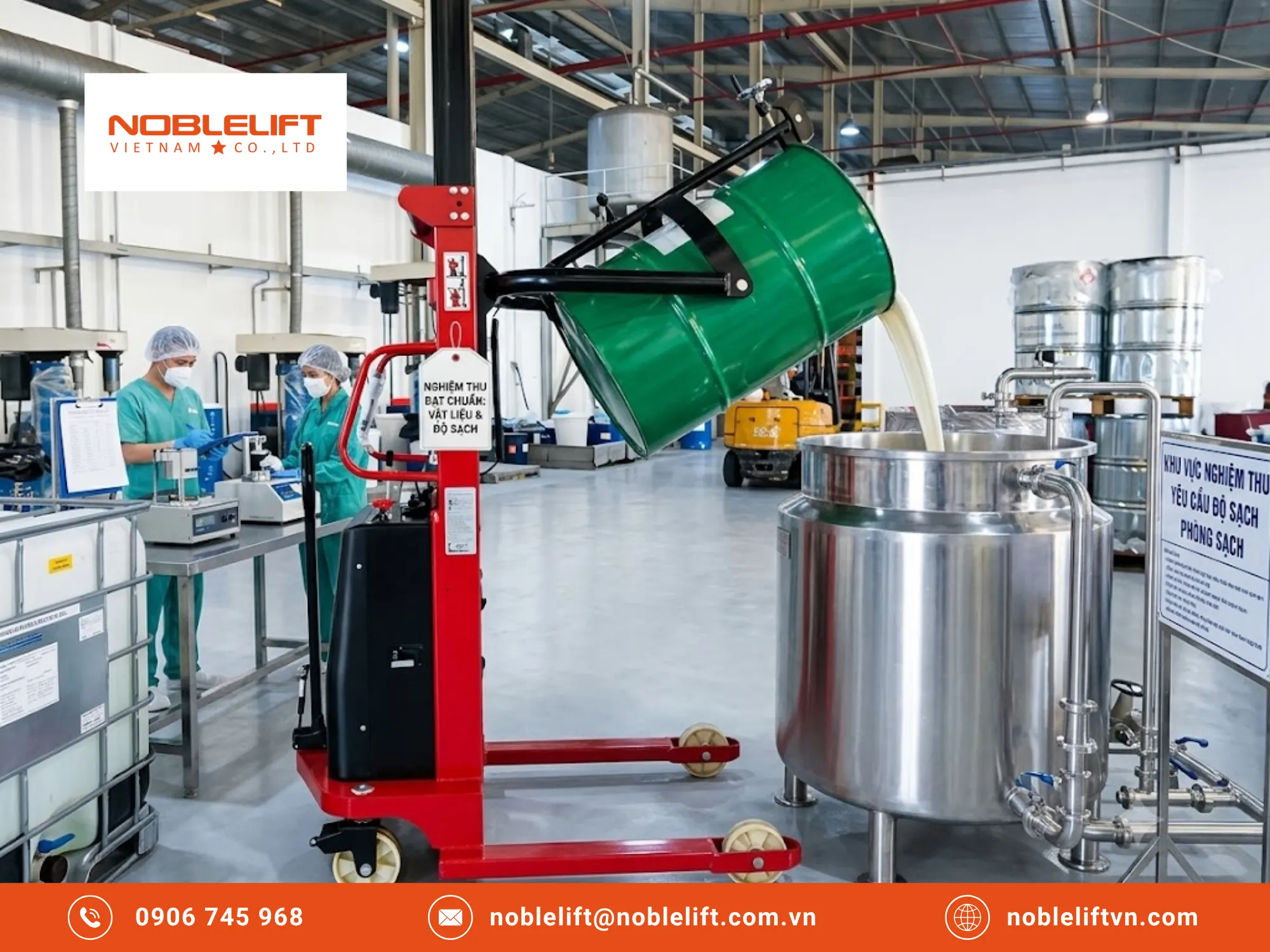 Bảo đảm an toàn nhờ dòng xe nâng đổ phuy nâng cao rót chính xác