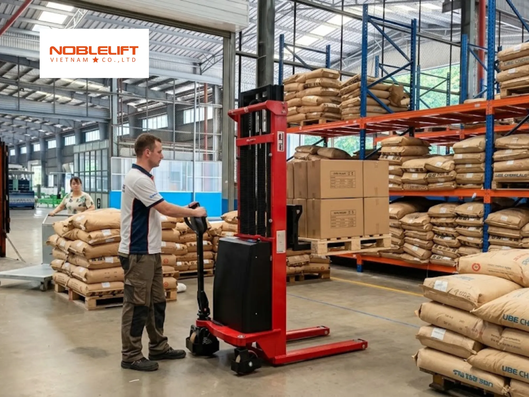 Ưu thế thiết kế của xe nâng đứng lái có khả năng xoay sở góc 90 độ tại Noblelift