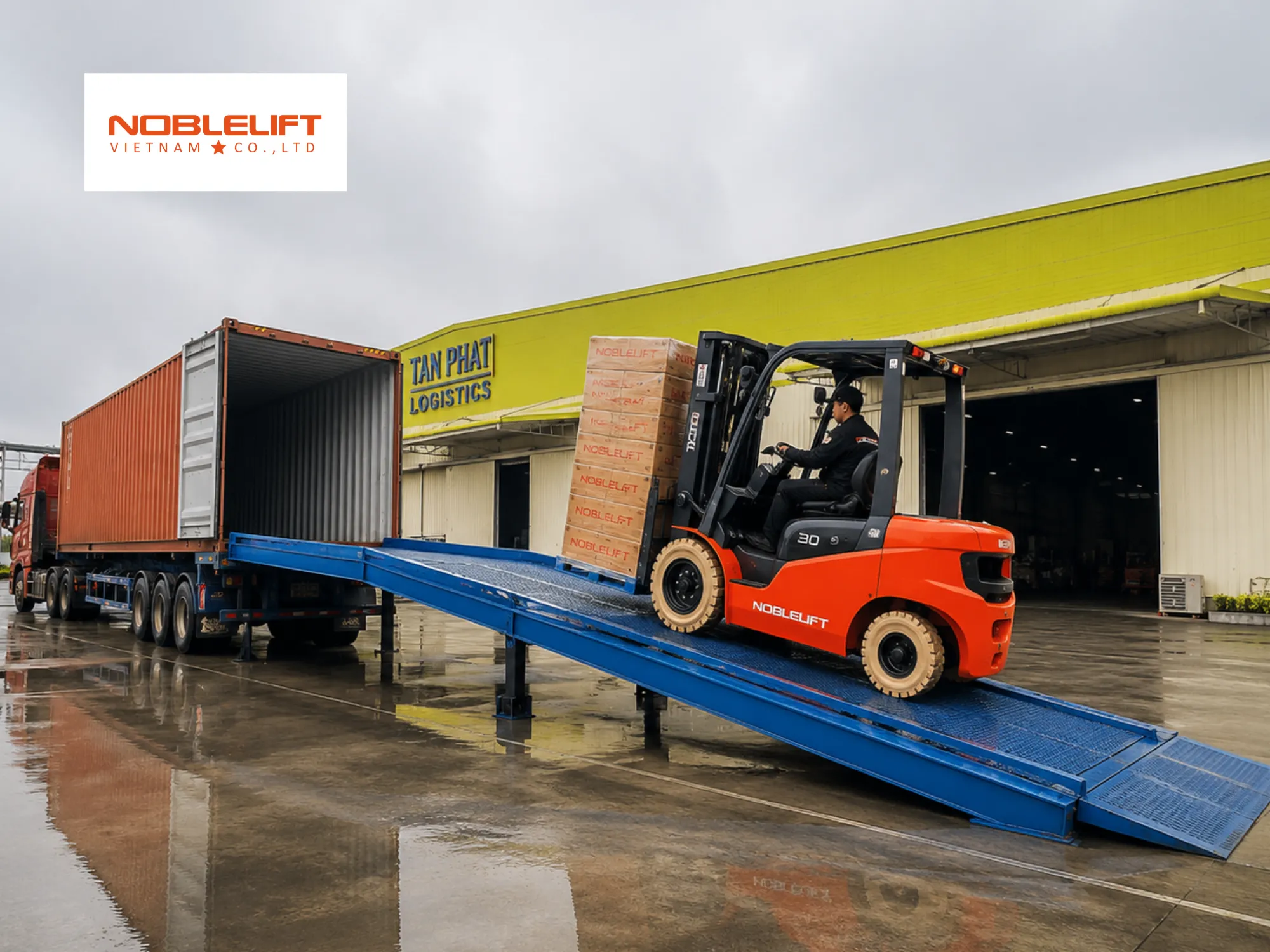 Lợi ích thực tế khi dùng xe nâng ngồi lái trang bị hệ thống chống lật