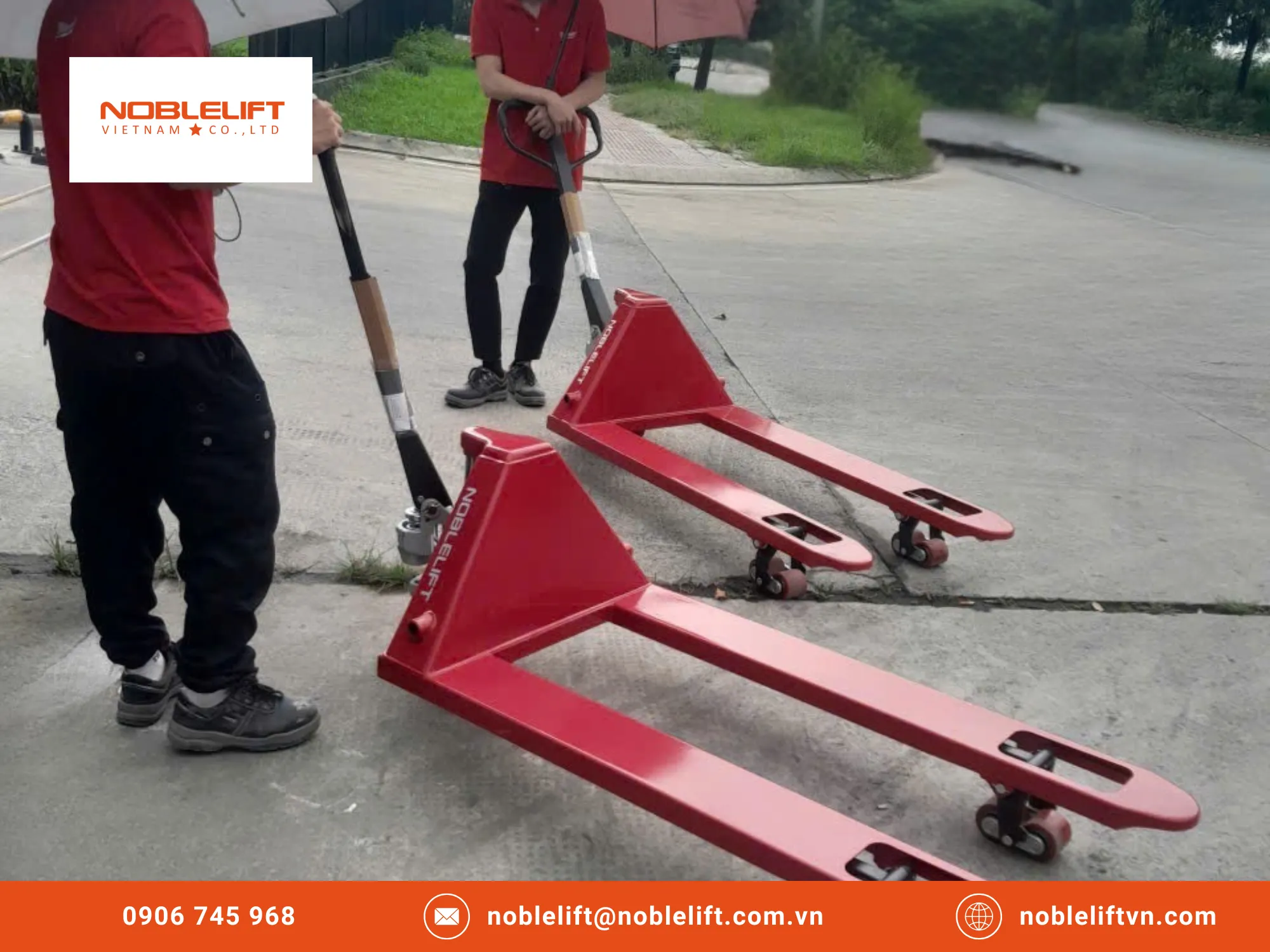 Cấu tạo và thiết kế nổi bật của xe nâng tay Noblelift 3 tấn càng rộng hẹp bánh đôi