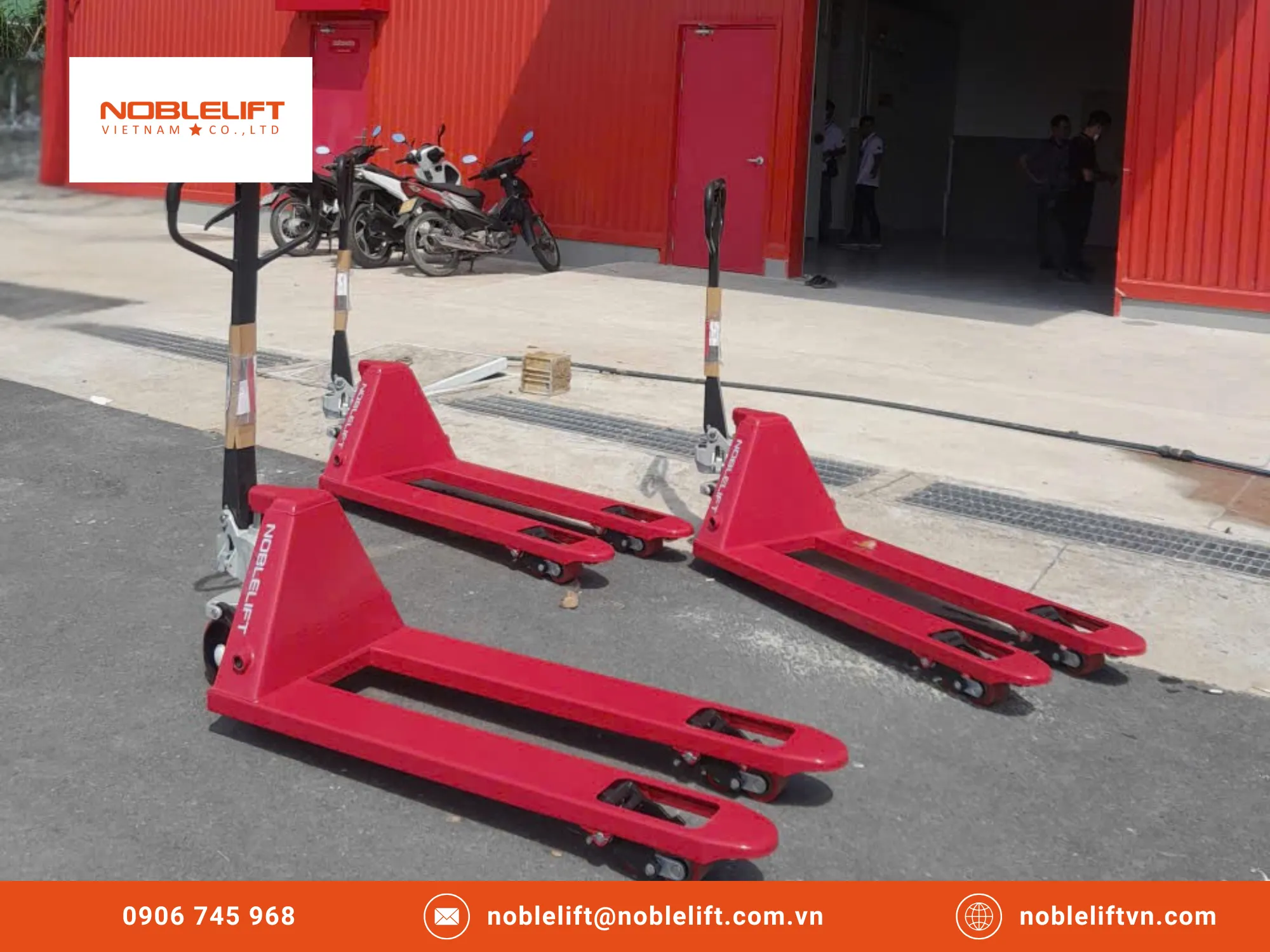 Lợi ích kinh tế khi đầu tư xe nâng tay Noblelift 3 tấn càng rộng hẹp bánh đôi