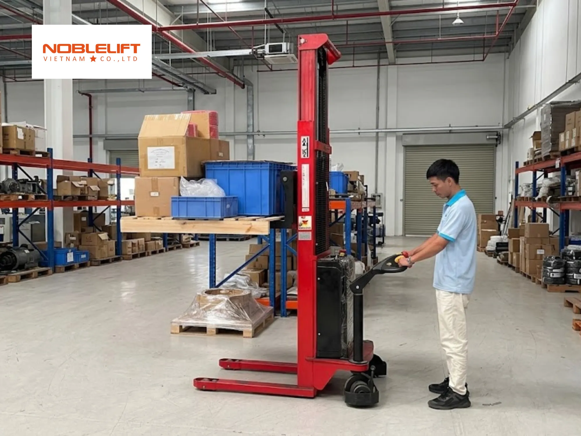 Cơ chế vận hành bền bỉ của xe nâng tay cao chất kệ nhiều tầng