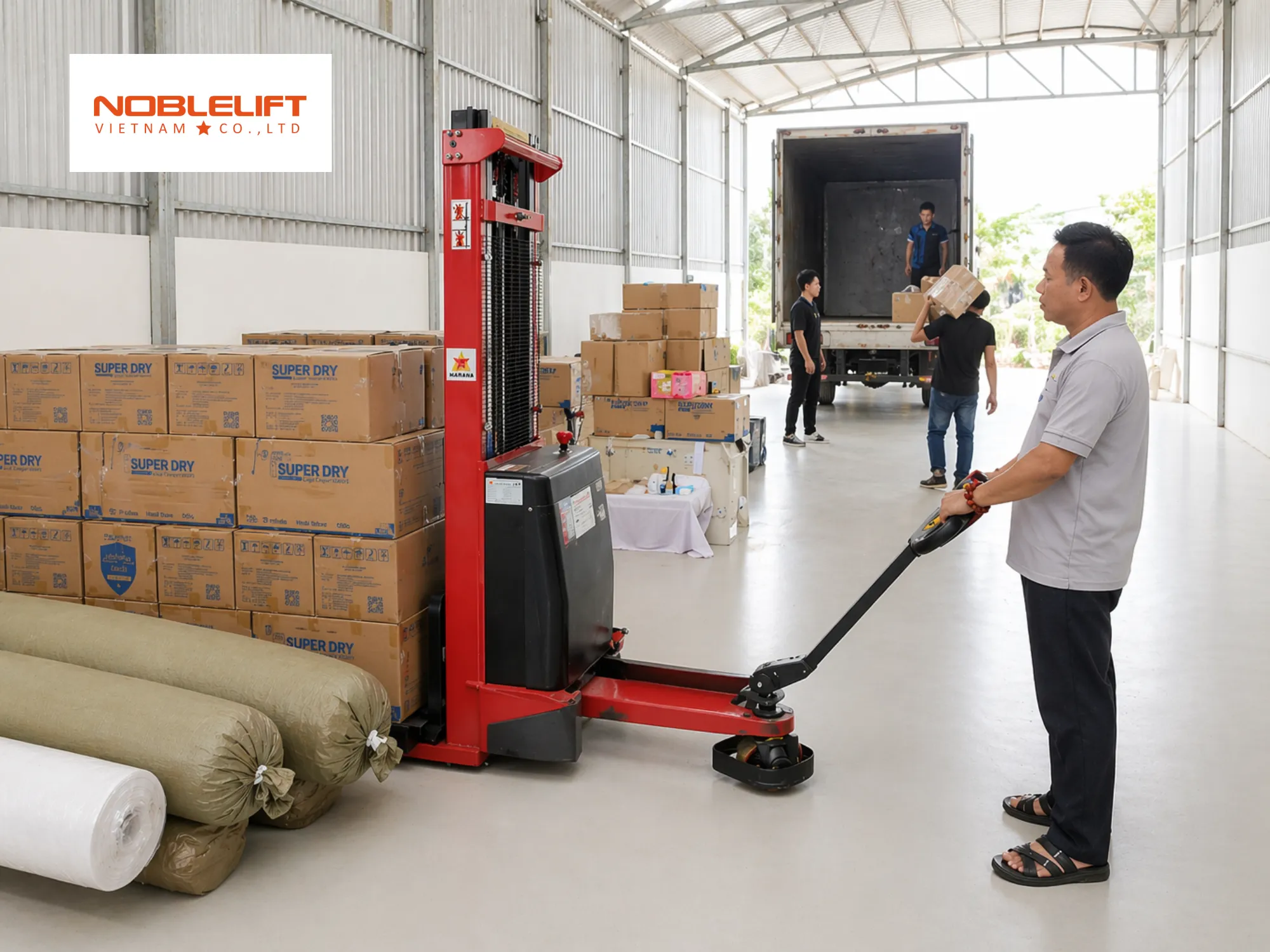 Độ an toàn tuyệt đối khi dùng xe nâng tay cao chất kệ nhiều tầng
