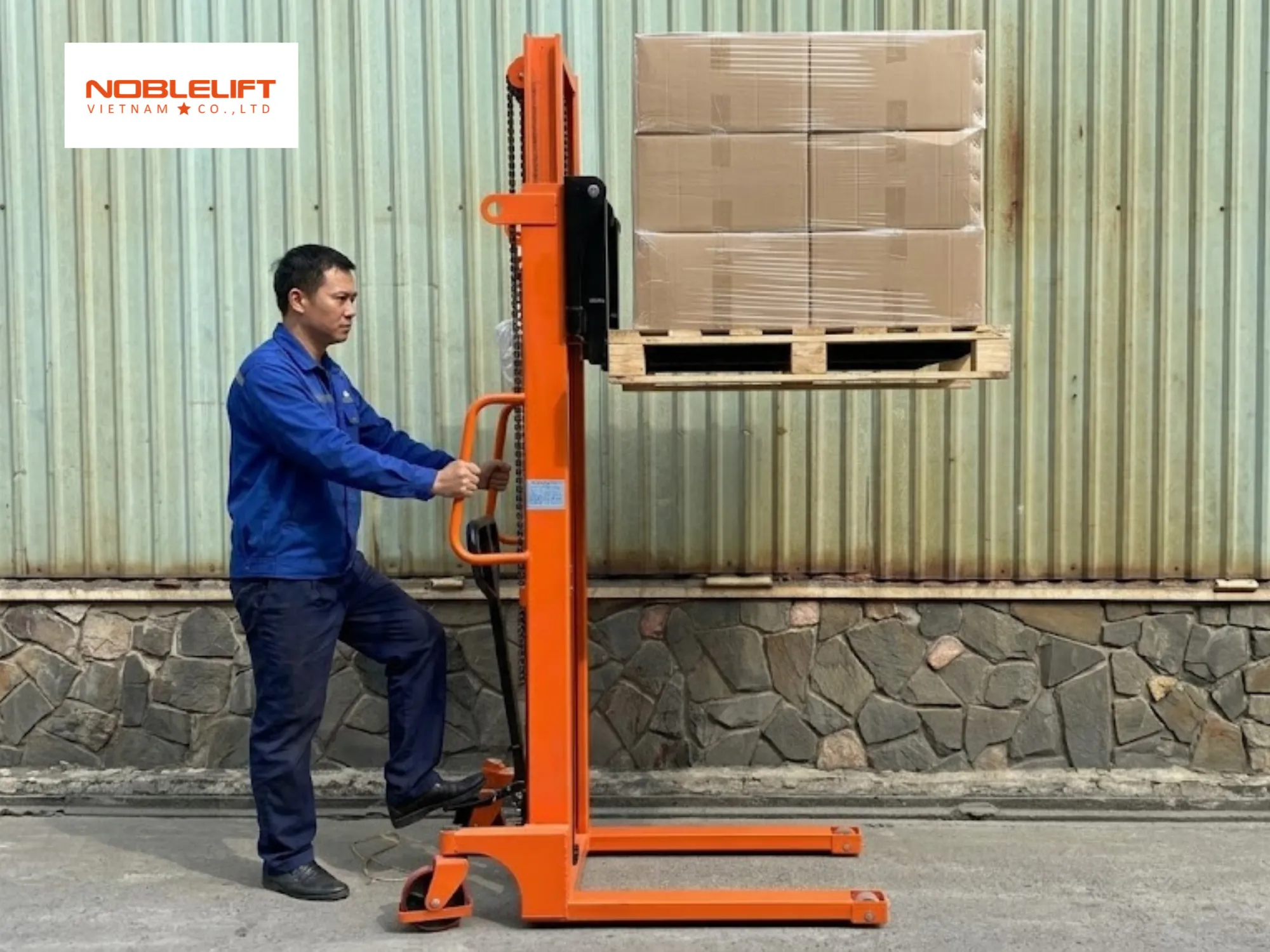 Cơ chế vận hành trên xe nâng tay cao di chuyển bằng cơ siêu bền