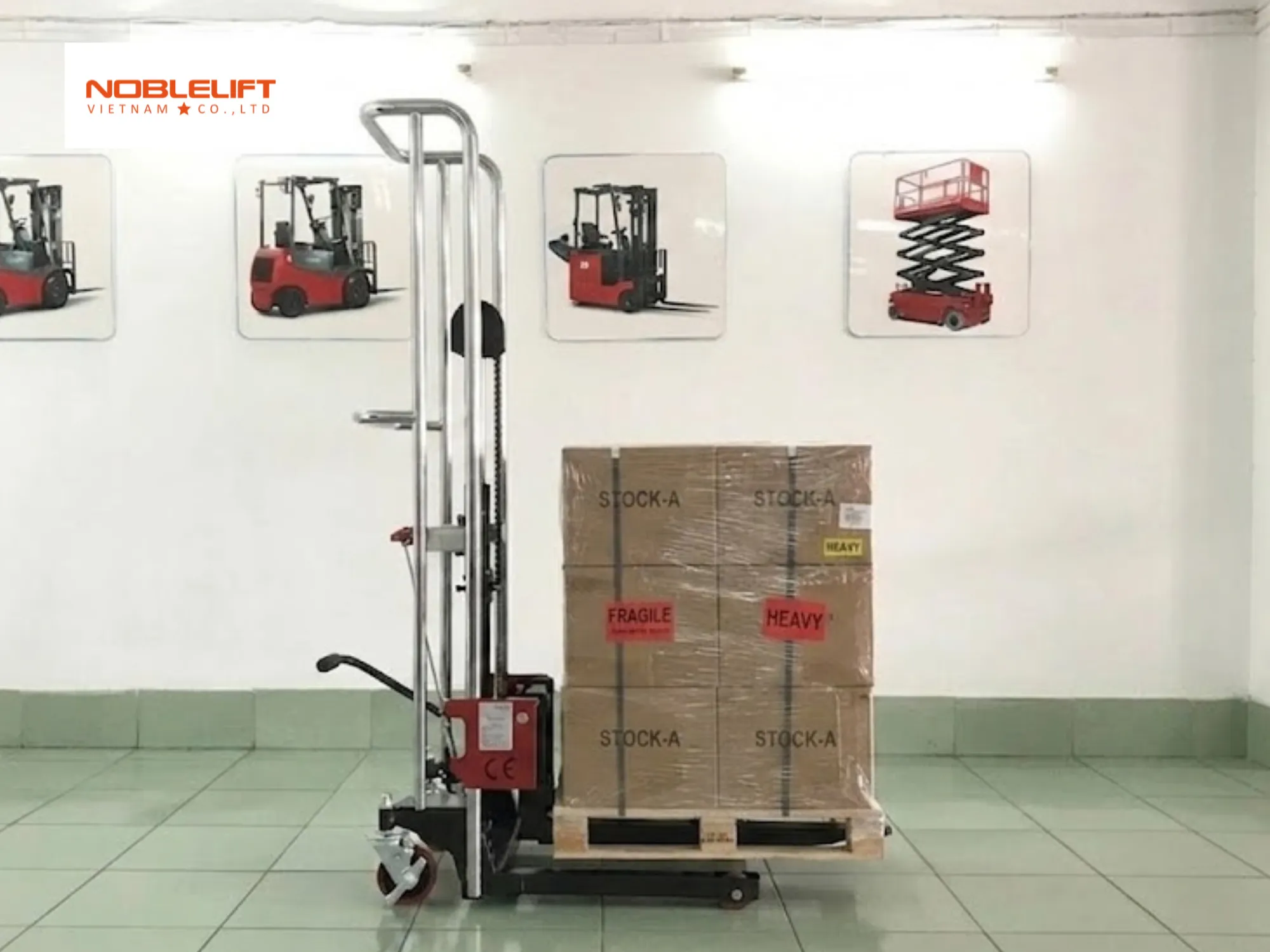 Giải pháp xếp chồng hiệu quả bằng xe nâng tay cao nâng hạ tải trọng lớn