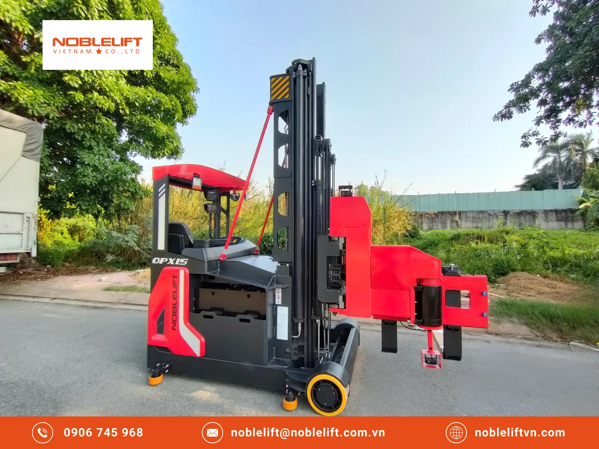 Công nghệ hỗ trợ xoay xở trong kho hẹp bằng xe nâng điện đứng lái 2 tấn